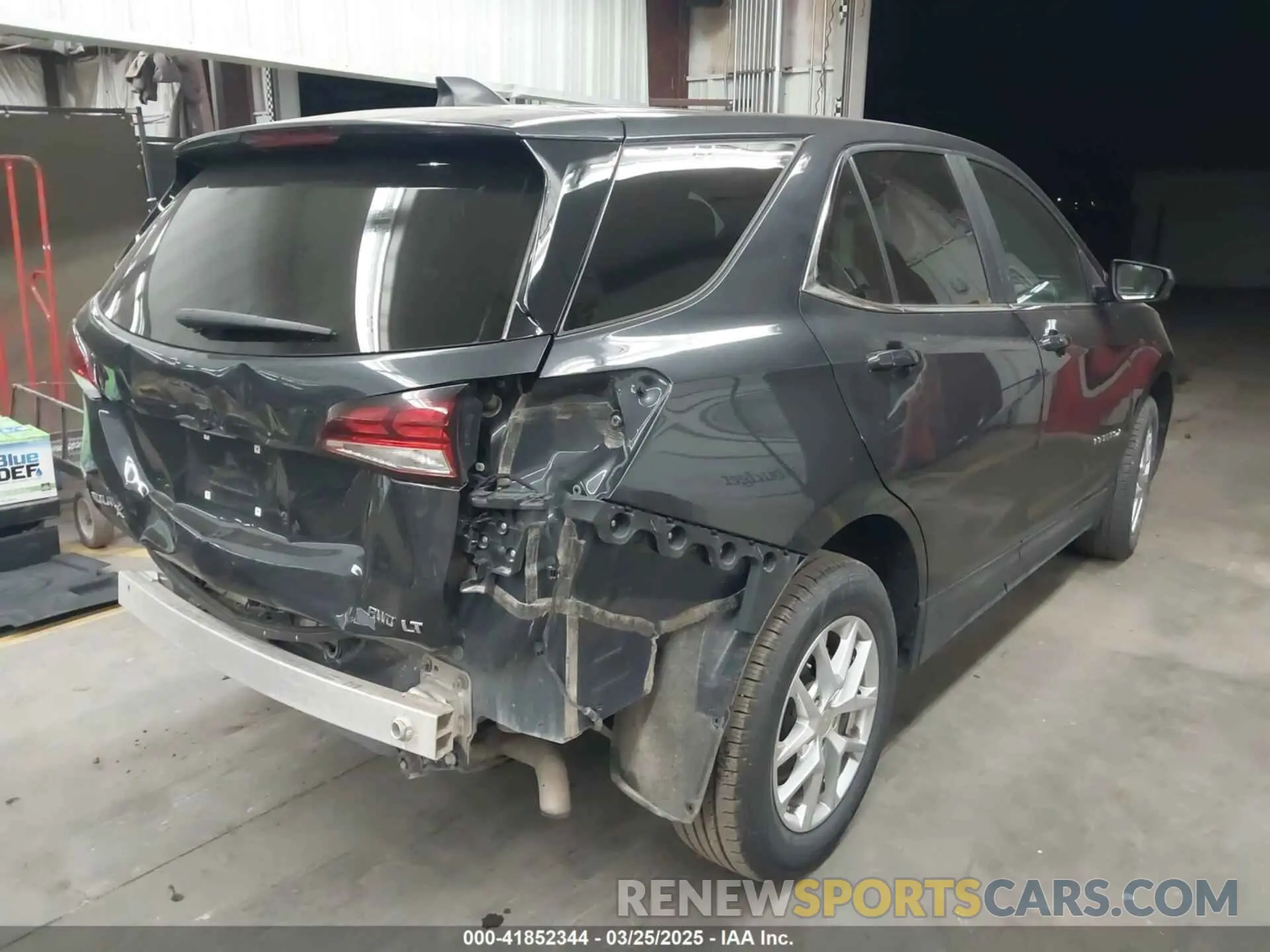 4 Photograph of a damaged car 2GNAXUEV6N6144962 CHEVROLET EQUINOX 2022
