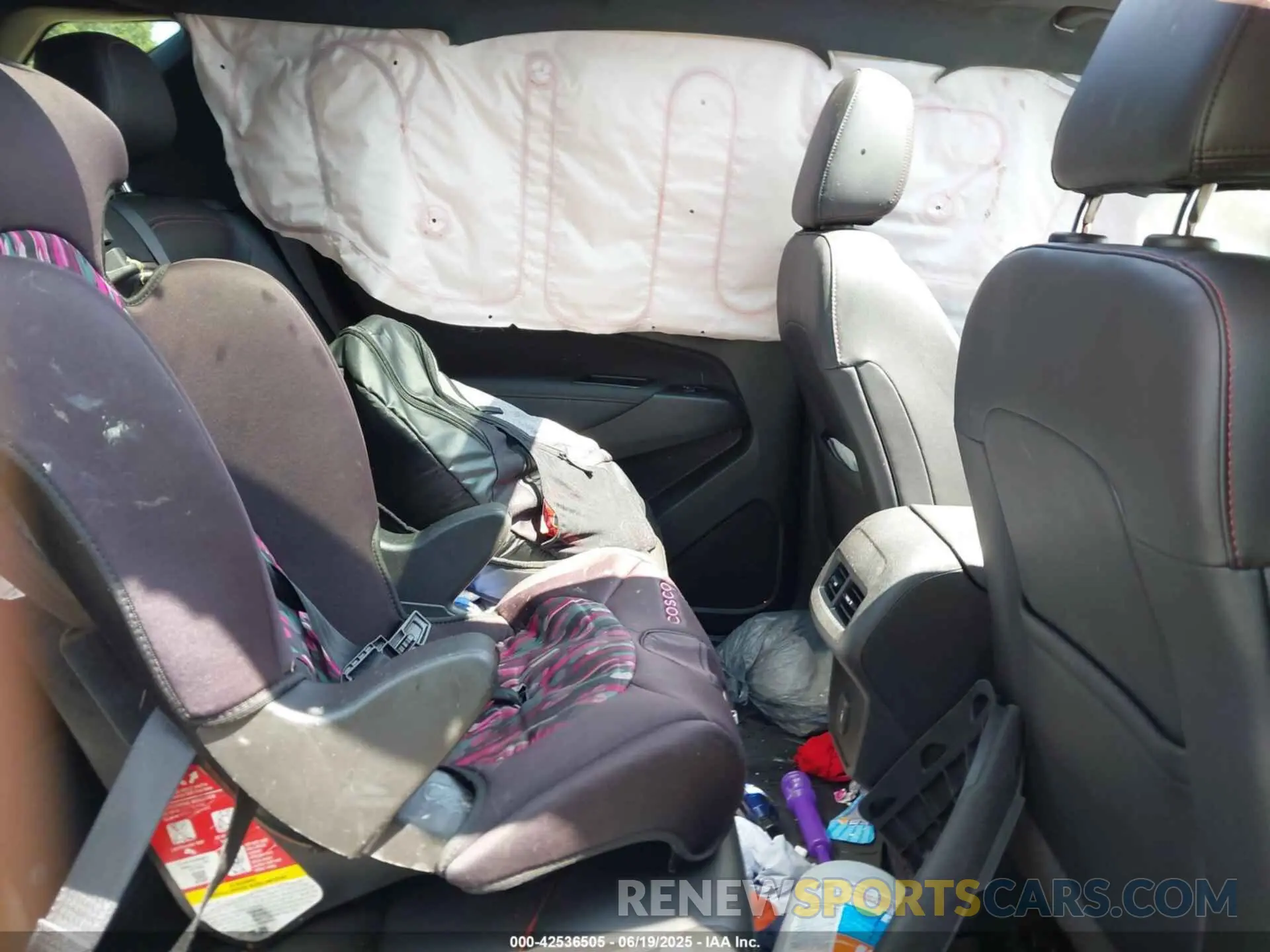 8 Photograph of a damaged car 2GNAXWEV0N6121740 CHEVROLET EQUINOX 2022