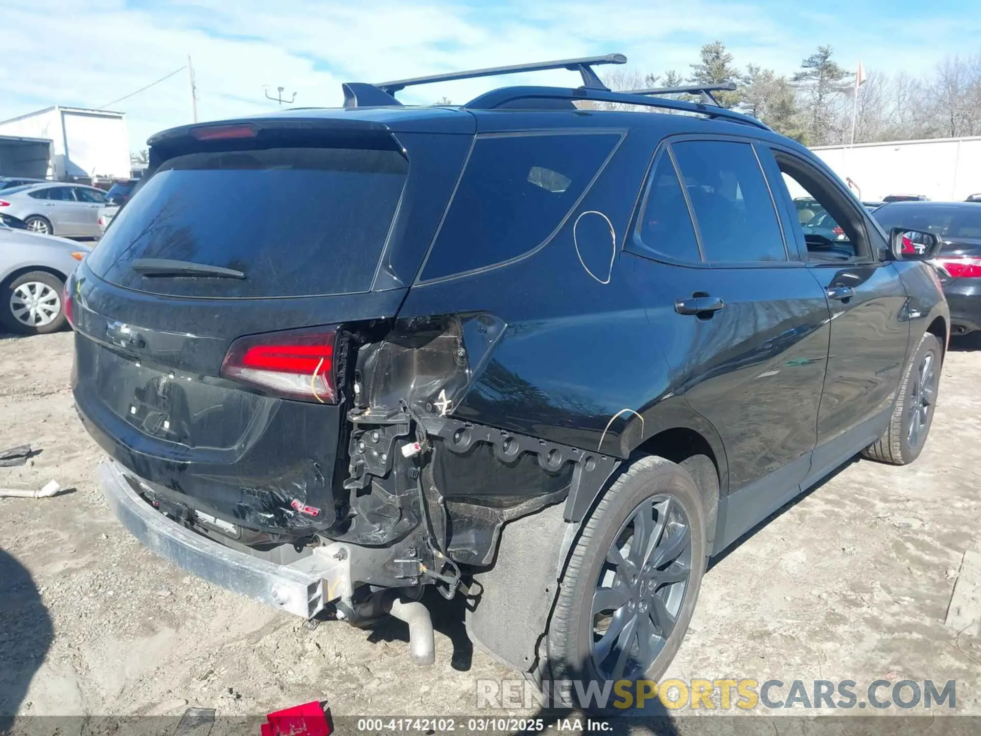 4 Photograph of a damaged car 2GNAXWEV0N6129109 CHEVROLET EQUINOX 2022