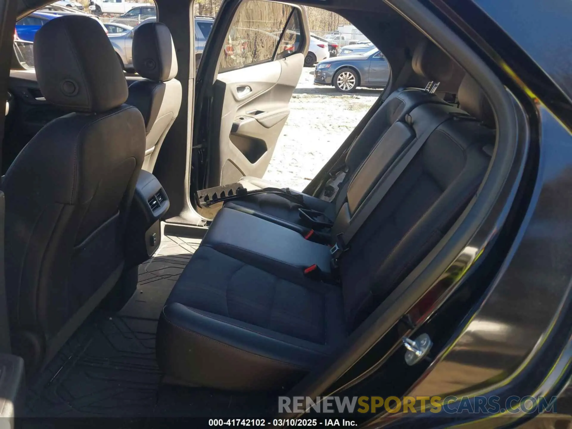 8 Photograph of a damaged car 2GNAXWEV0N6129109 CHEVROLET EQUINOX 2022