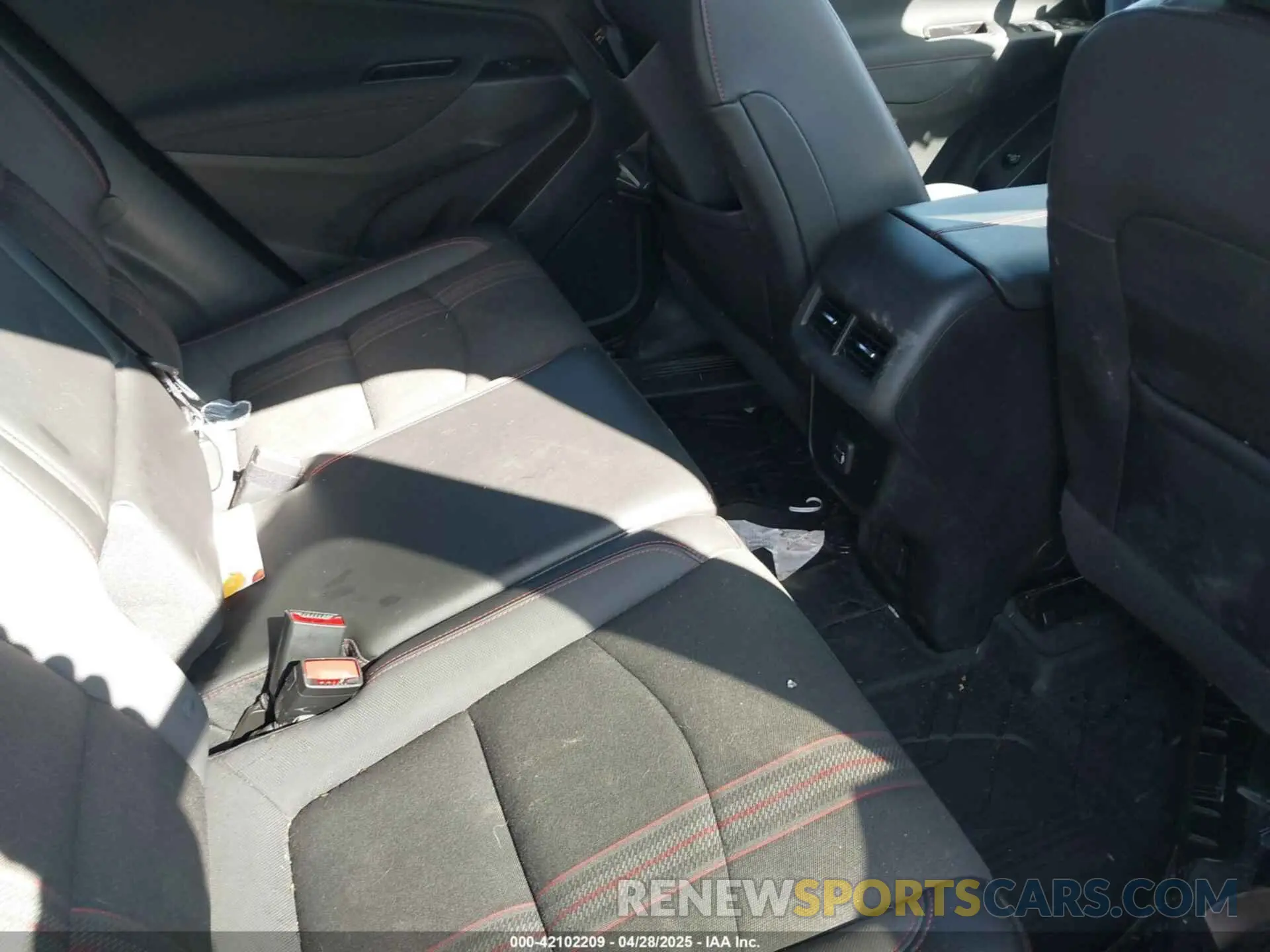 8 Photograph of a damaged car 2GNAXWEV0N6129532 CHEVROLET EQUINOX 2022