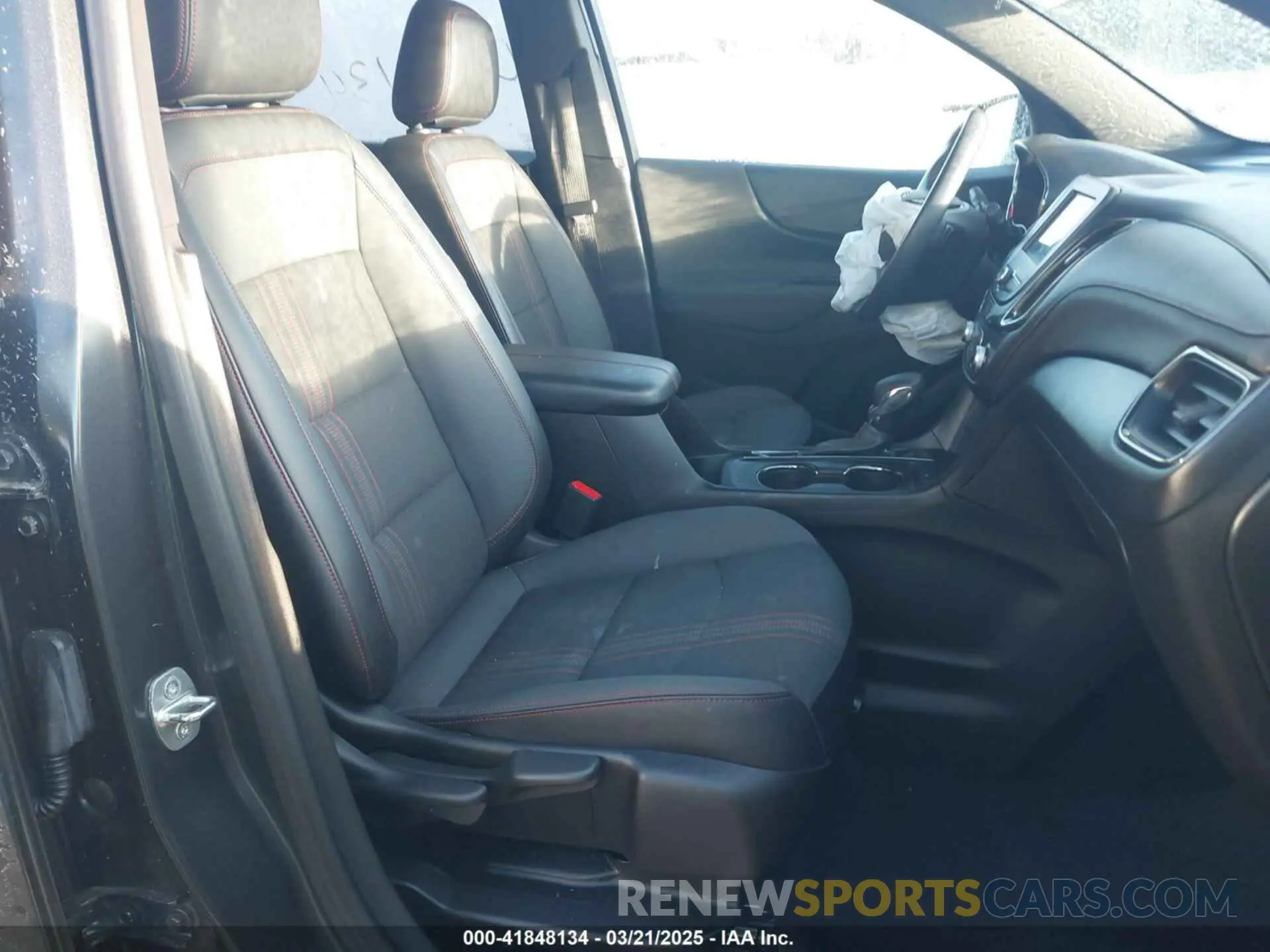 5 Photograph of a damaged car 2GNAXWEV2N6153203 CHEVROLET EQUINOX 2022