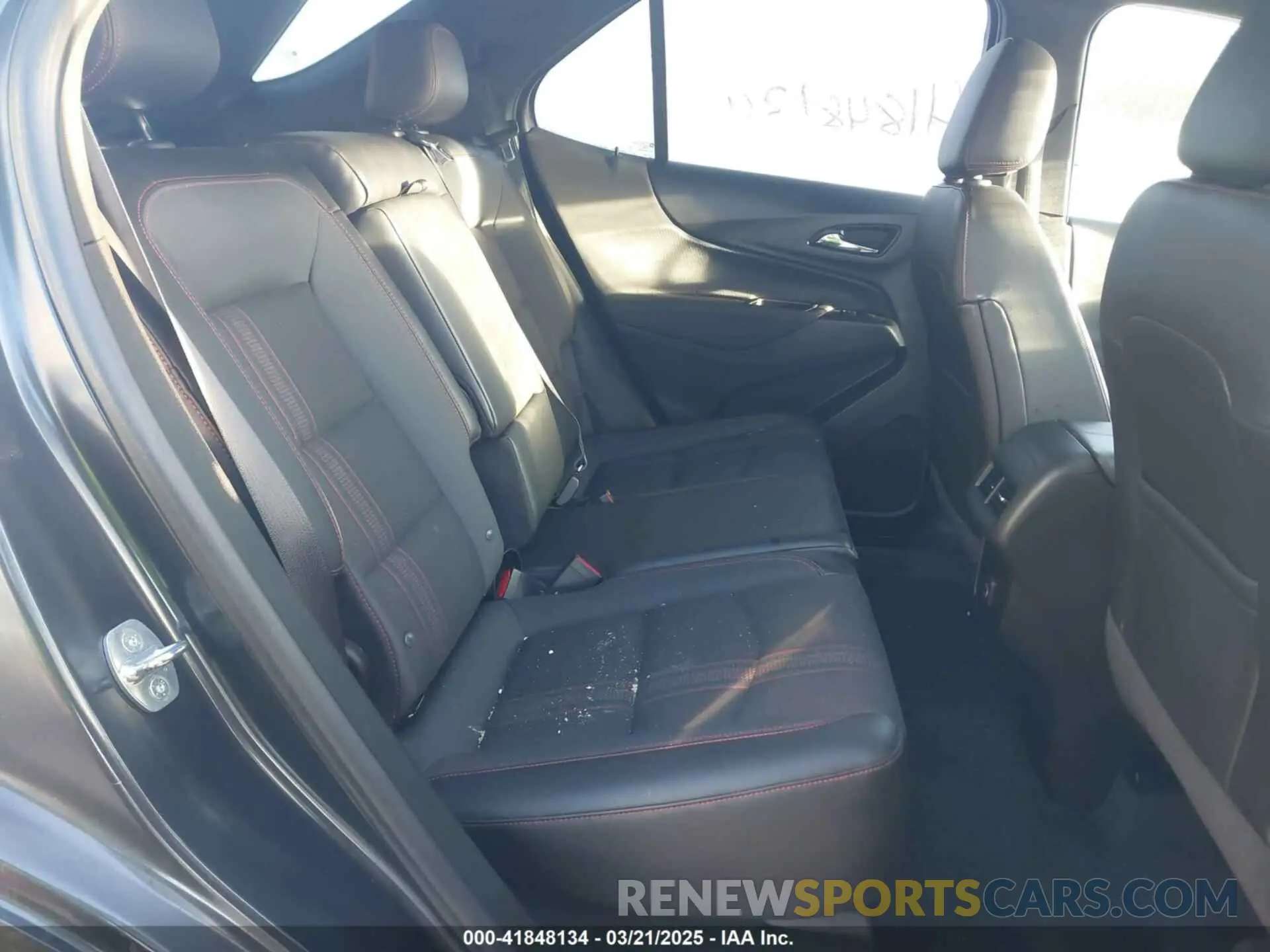 8 Photograph of a damaged car 2GNAXWEV2N6153203 CHEVROLET EQUINOX 2022