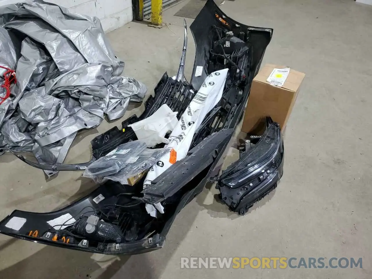 13 Photograph of a damaged car 2GNAXWEV2N6154481 CHEVROLET EQUINOX 2022