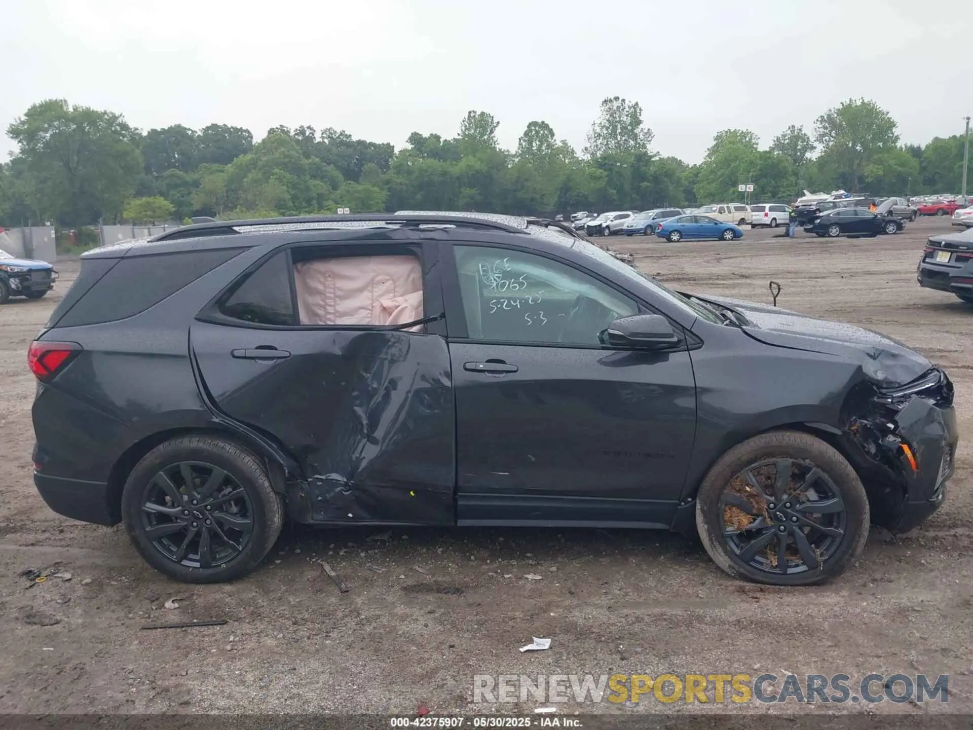 12 Photograph of a damaged car 2GNAXWEV4N6105282 CHEVROLET EQUINOX 2022