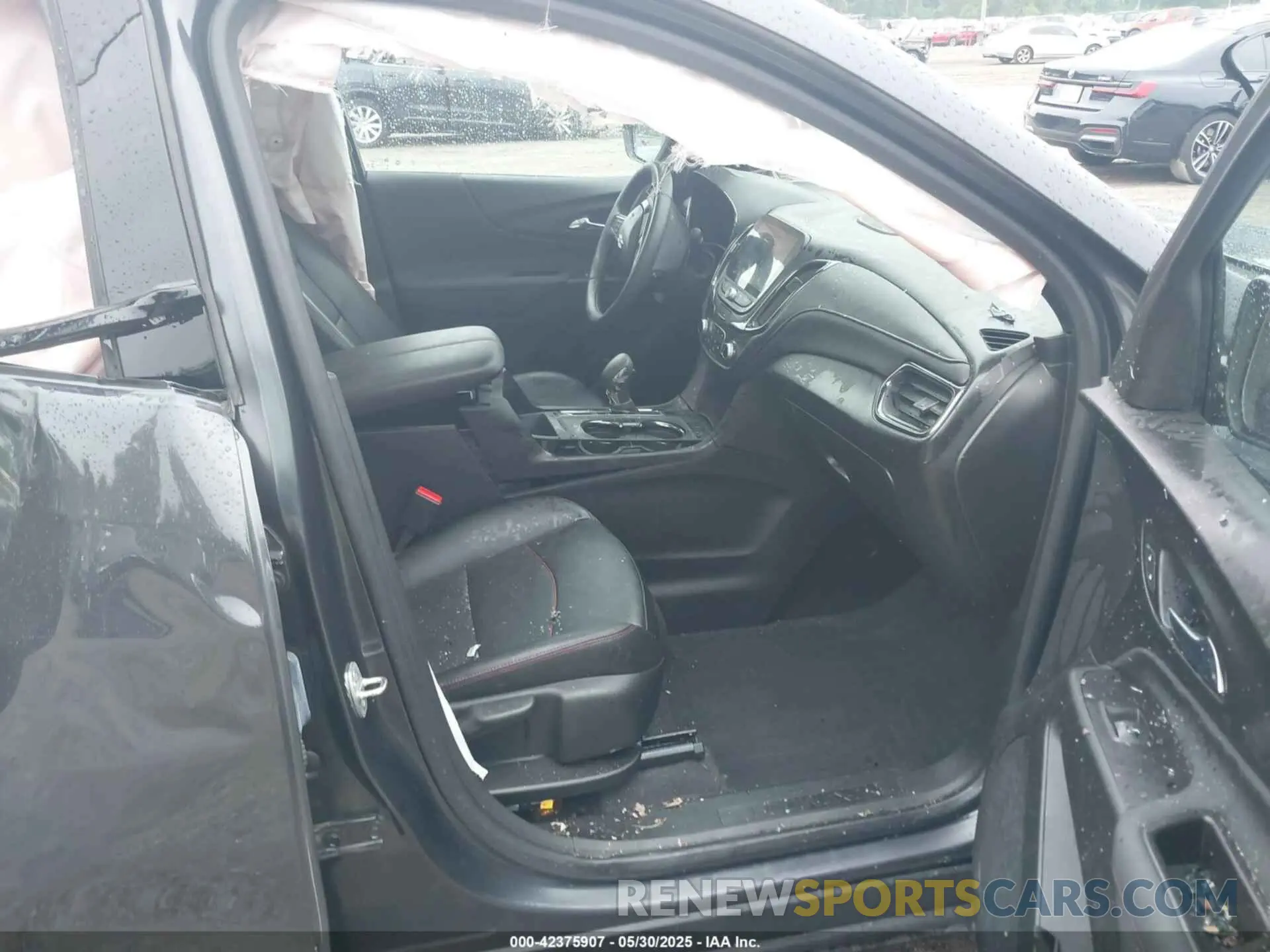 5 Photograph of a damaged car 2GNAXWEV4N6105282 CHEVROLET EQUINOX 2022