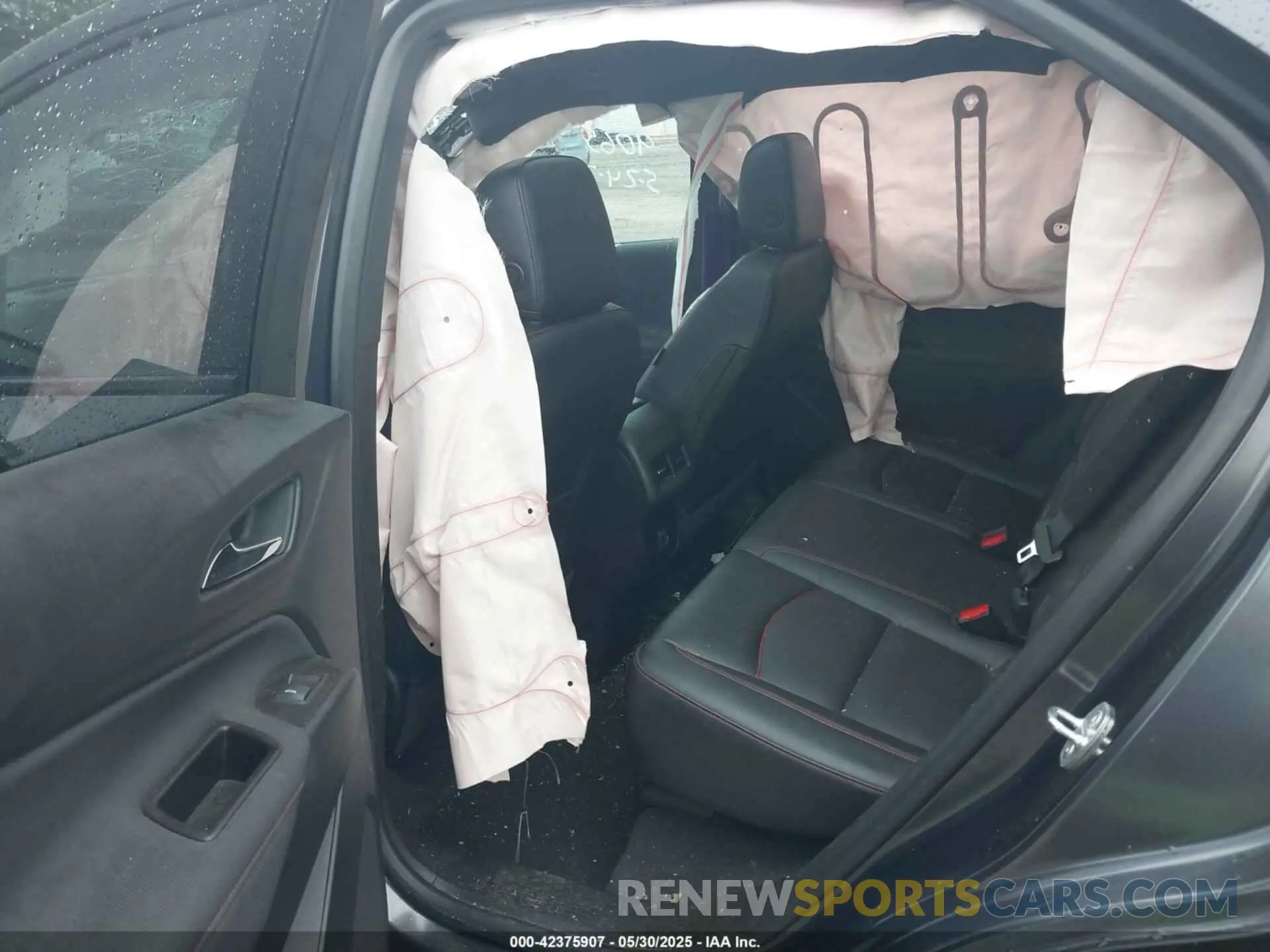 8 Photograph of a damaged car 2GNAXWEV4N6105282 CHEVROLET EQUINOX 2022