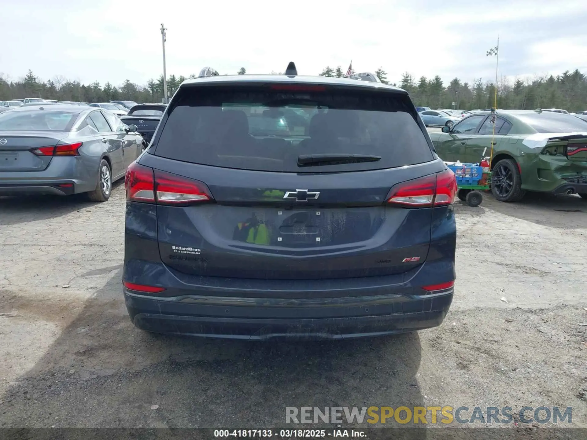 17 Photograph of a damaged car 2GNAXWEV4N6153168 CHEVROLET EQUINOX 2022