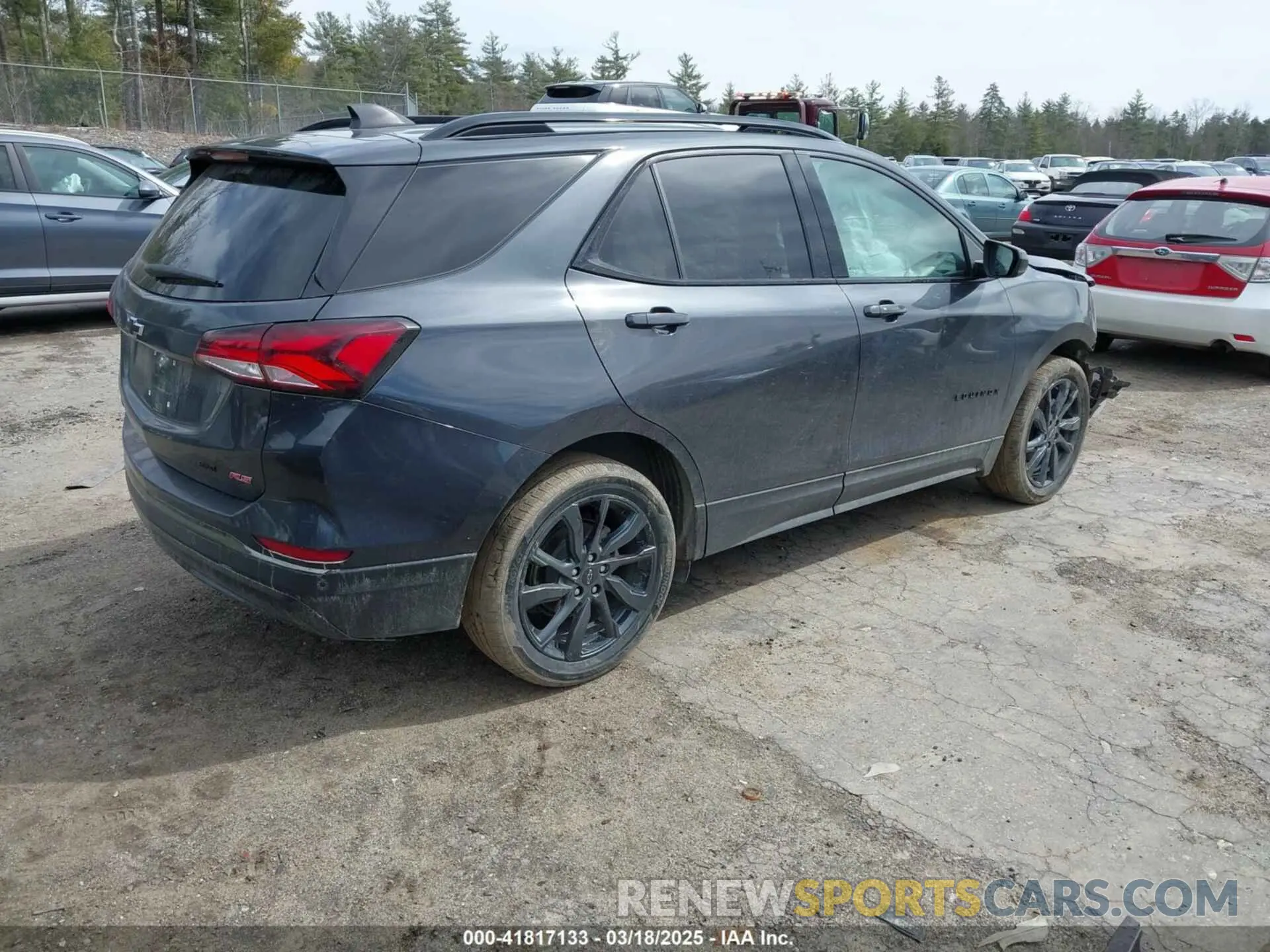 4 Photograph of a damaged car 2GNAXWEV4N6153168 CHEVROLET EQUINOX 2022