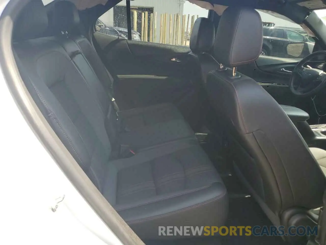 10 Photograph of a damaged car 2GNAXWEV5N6133673 CHEVROLET EQUINOX 2022