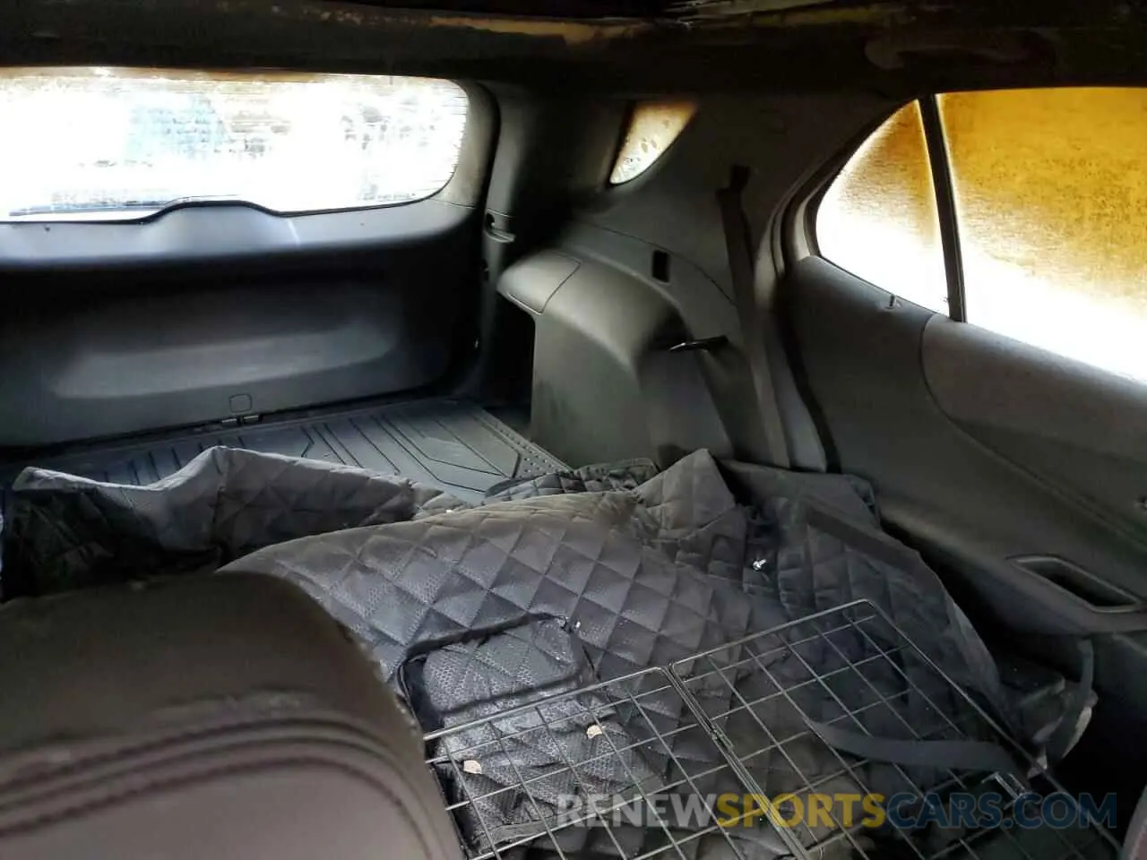 10 Photograph of a damaged car 2GNAXWEV6N6149168 CHEVROLET EQUINOX 2022