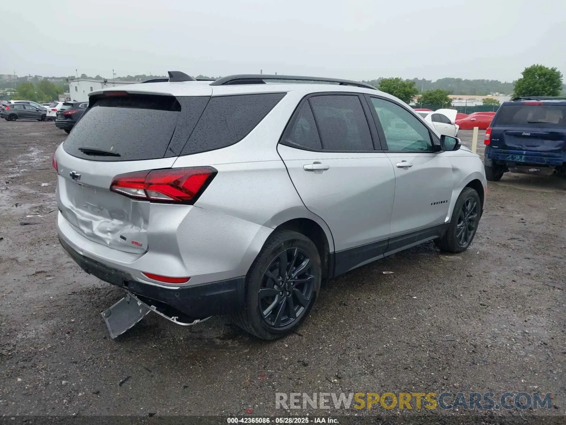 4 Photograph of a damaged car 2GNAXWEV8N6142870 CHEVROLET EQUINOX 2022