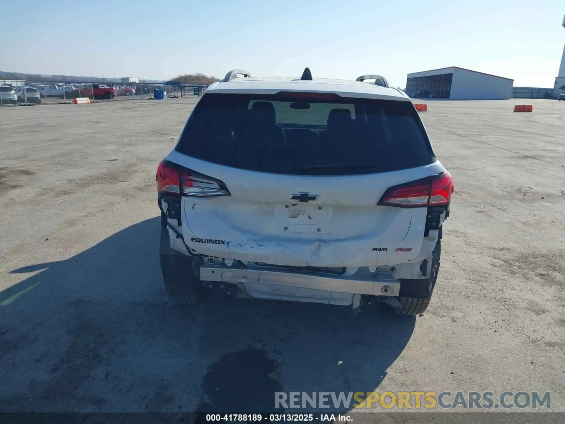 17 Photograph of a damaged car 2GNAXWEV9N6120490 CHEVROLET EQUINOX 2022