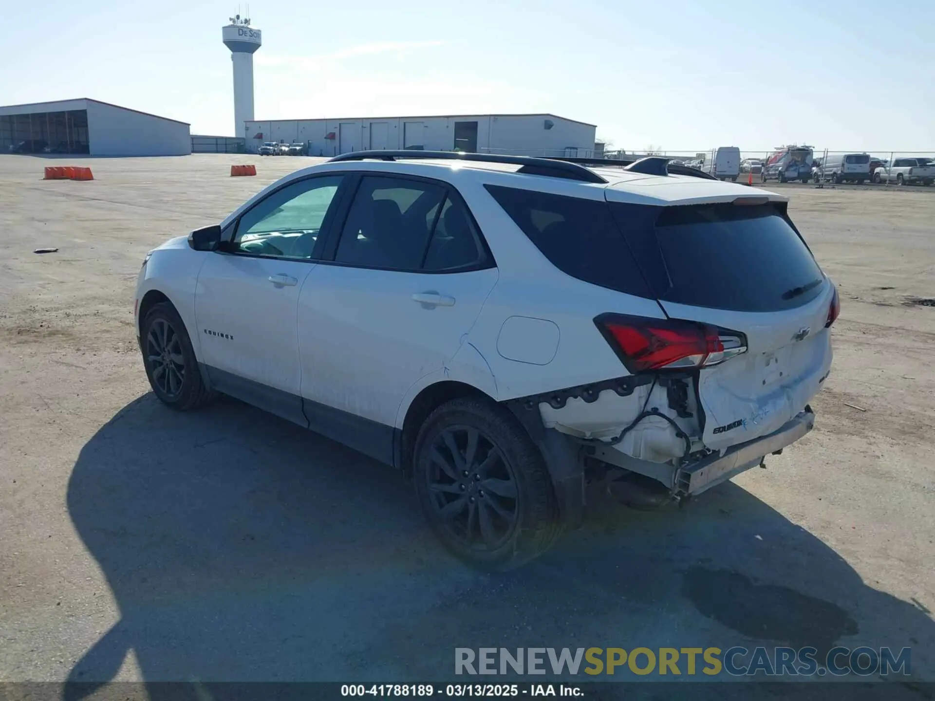 3 Photograph of a damaged car 2GNAXWEV9N6120490 CHEVROLET EQUINOX 2022