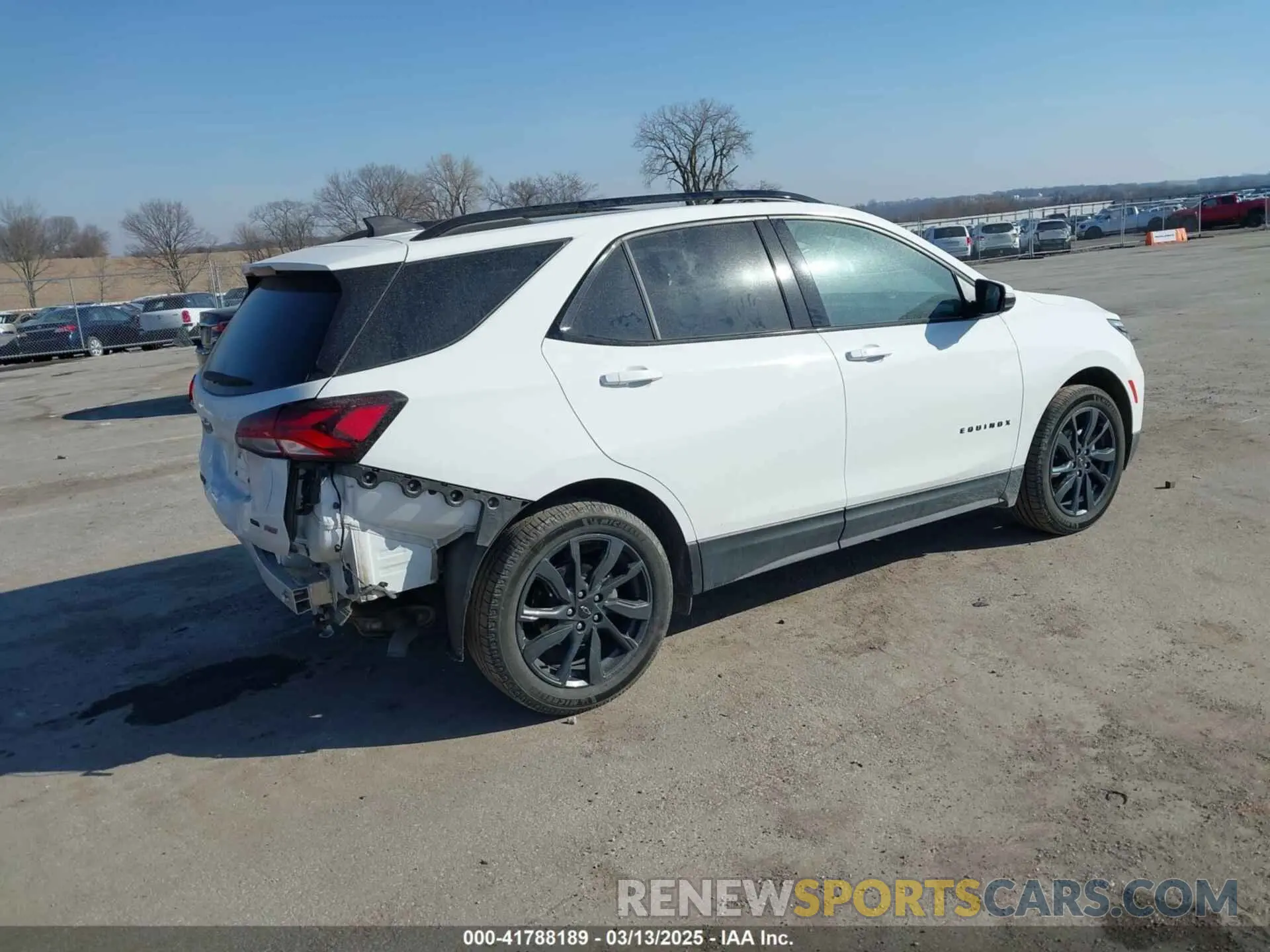 4 Photograph of a damaged car 2GNAXWEV9N6120490 CHEVROLET EQUINOX 2022