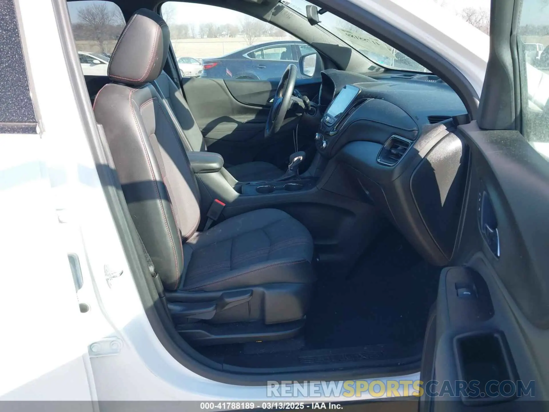 5 Photograph of a damaged car 2GNAXWEV9N6120490 CHEVROLET EQUINOX 2022
