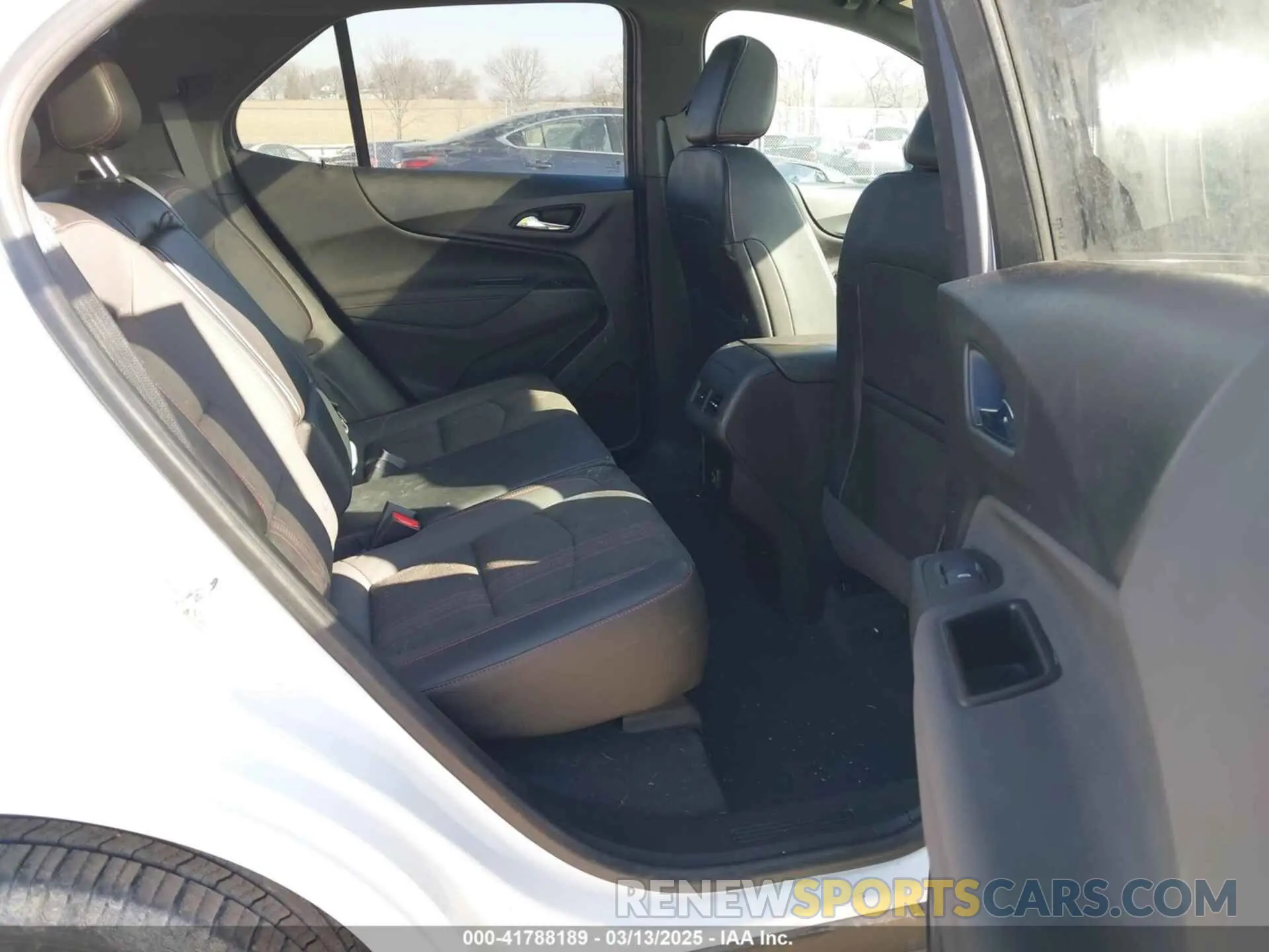 8 Photograph of a damaged car 2GNAXWEV9N6120490 CHEVROLET EQUINOX 2022