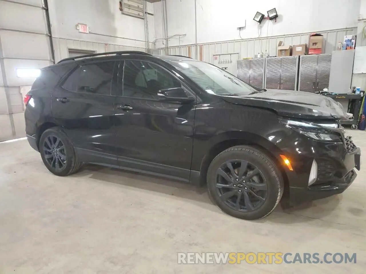 4 Photograph of a damaged car 2GNAXWEVXN6138271 CHEVROLET EQUINOX 2022