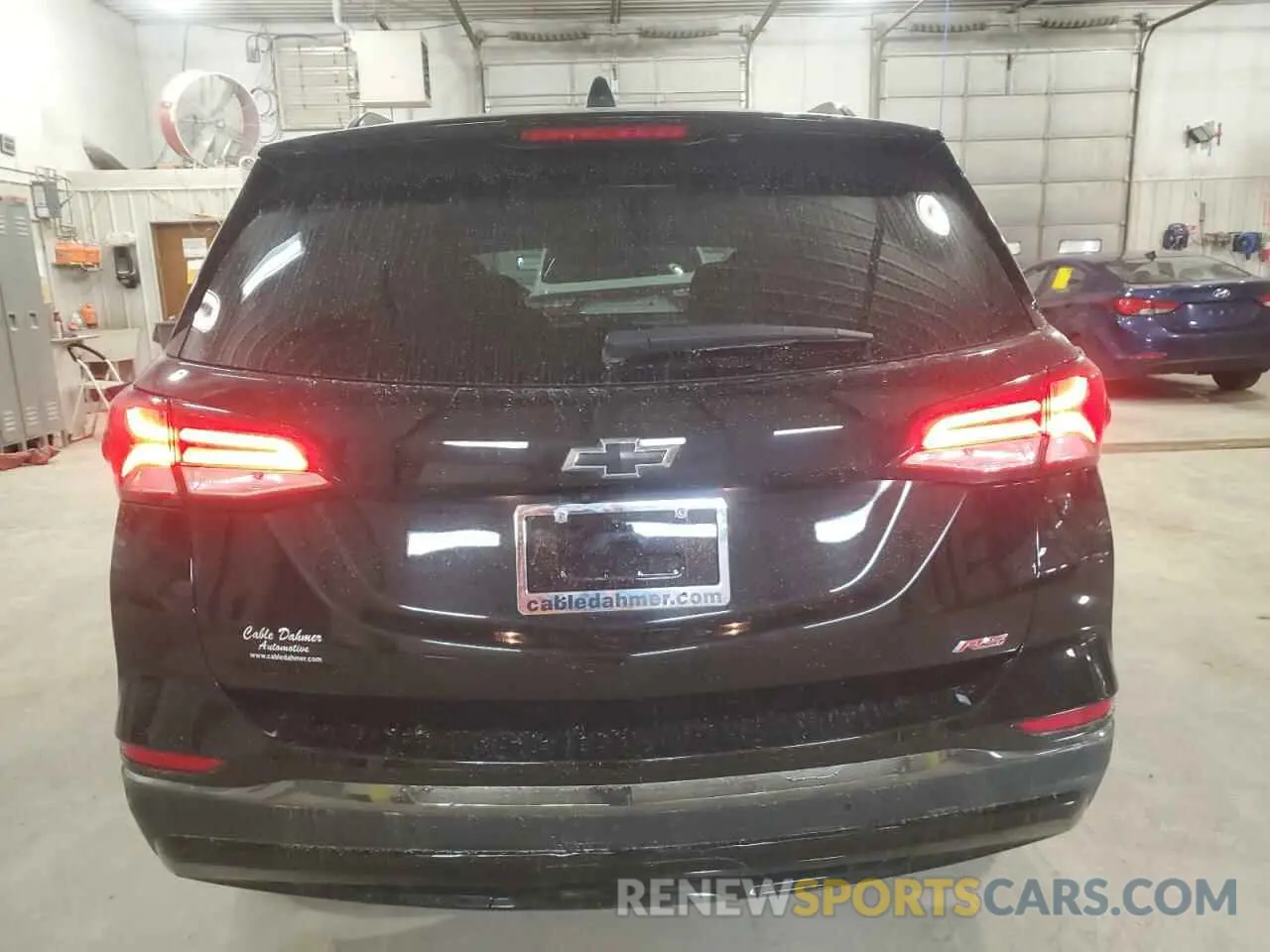 6 Photograph of a damaged car 2GNAXWEVXN6138271 CHEVROLET EQUINOX 2022