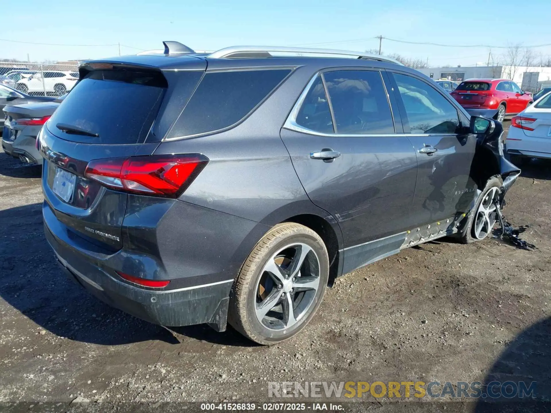4 Photograph of a damaged car 2GNAXXEV0N6122490 CHEVROLET EQUINOX 2022