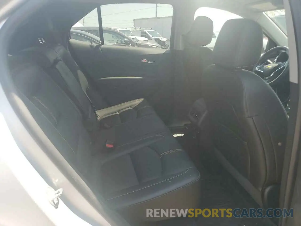 11 Photograph of a damaged car 2GNAXXEV3N6121785 CHEVROLET EQUINOX 2022