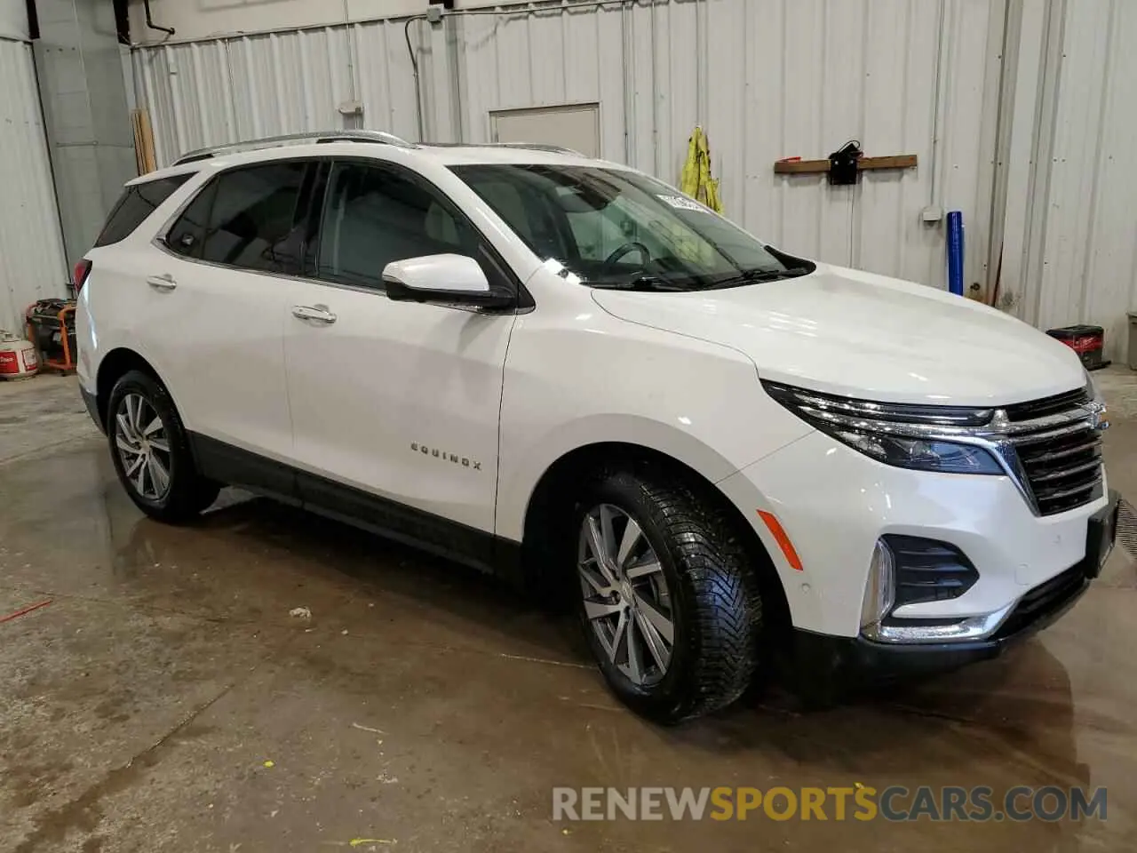4 Photograph of a damaged car 2GNAXXEV5N6117690 CHEVROLET EQUINOX 2022