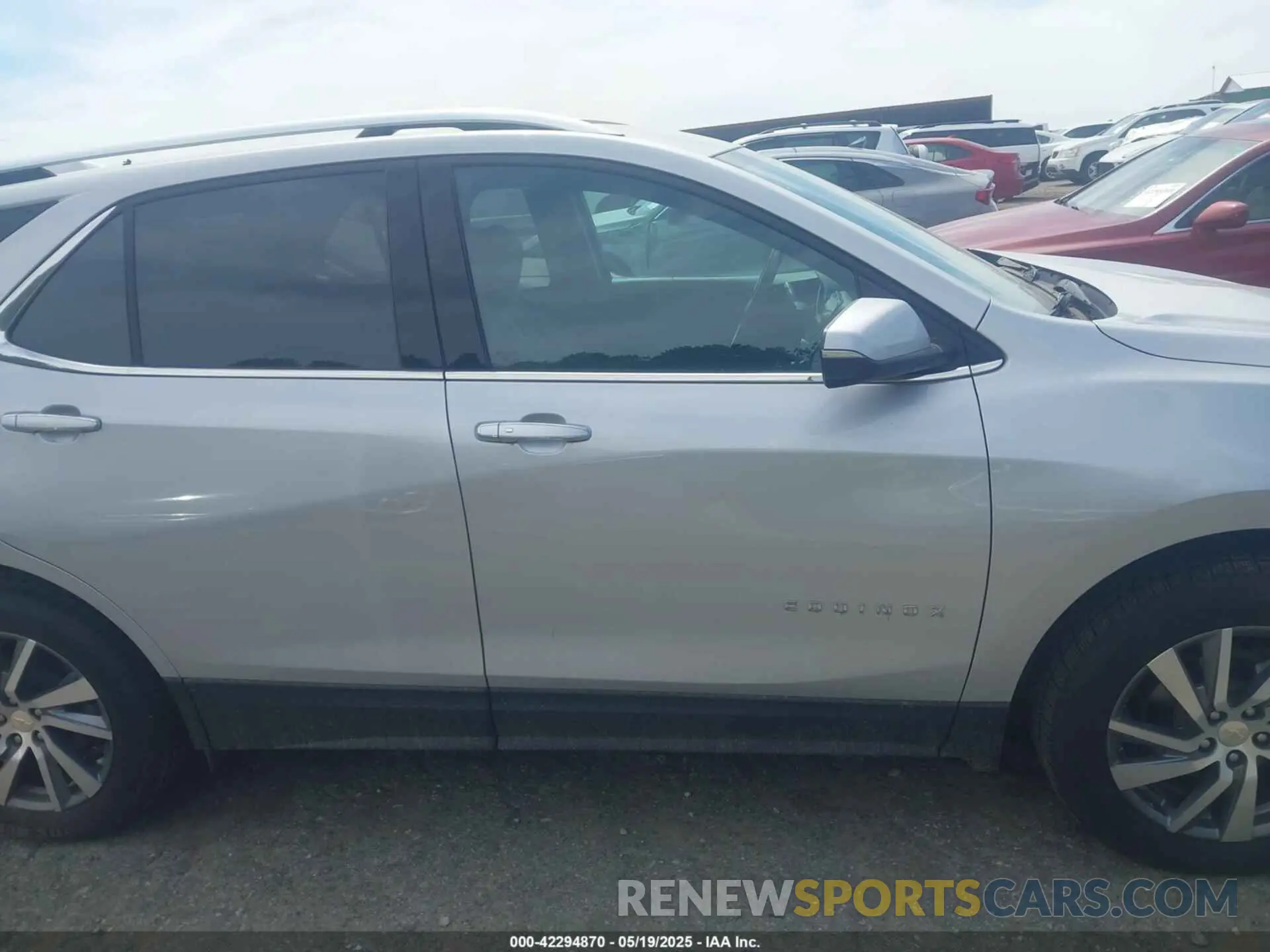 13 Photograph of a damaged car 2GNAXXEVXN6146327 CHEVROLET EQUINOX 2022