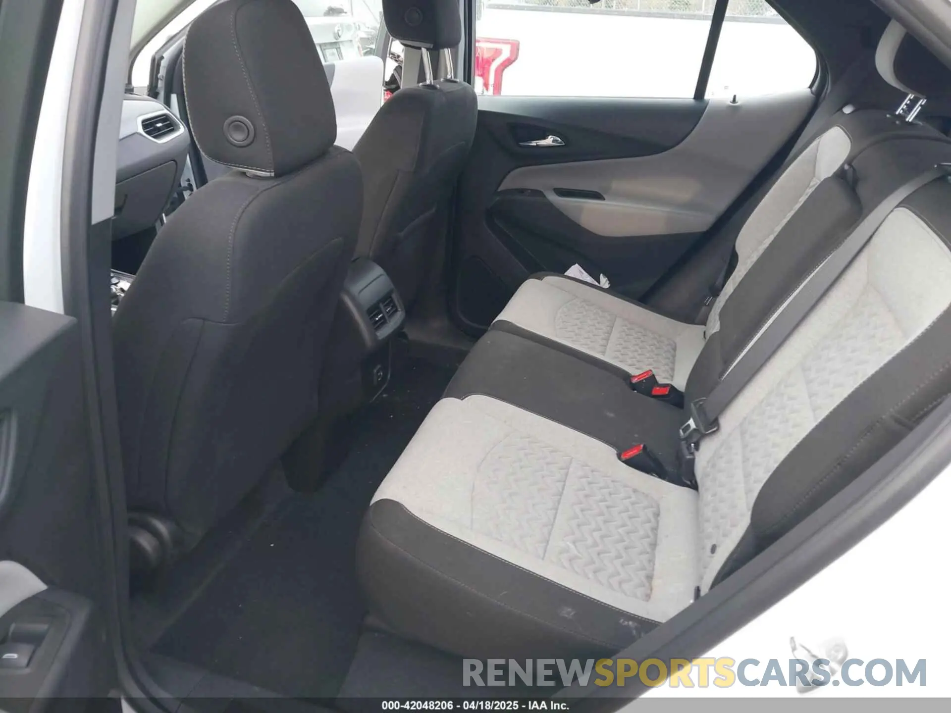 8 Photograph of a damaged car 3GNAX5EV3NS177182 CHEVROLET EQUINOX 2022