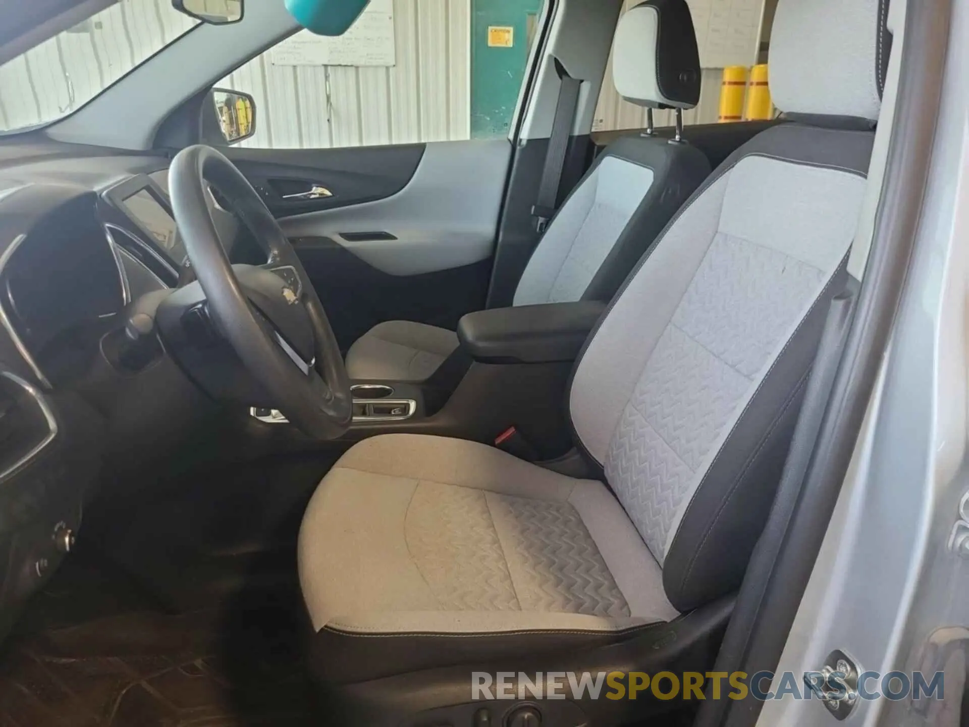 4 Photograph of a damaged car 3GNAX5EV7NS147635 CHEVROLET EQUINOX 2022