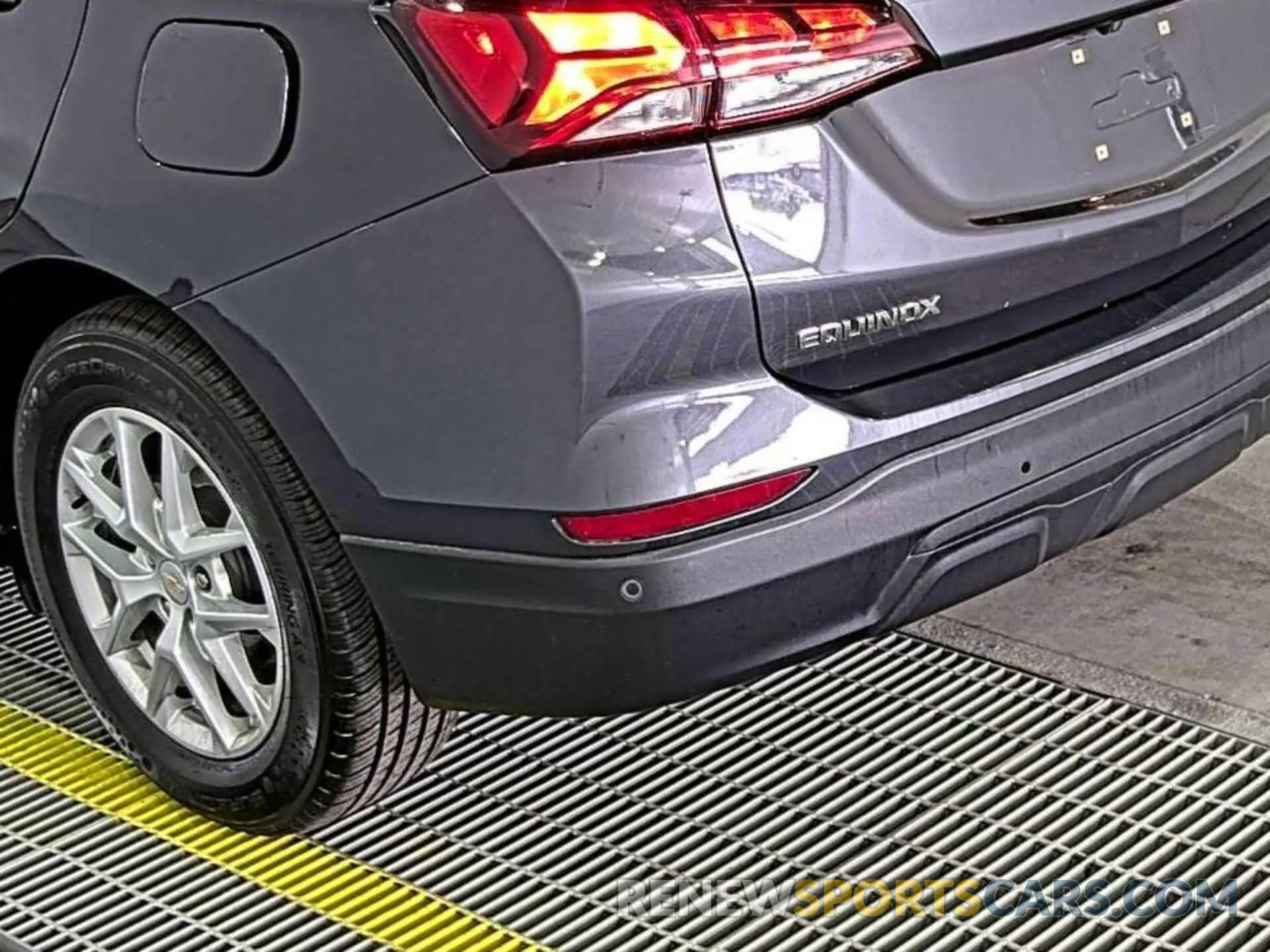 5 Photograph of a damaged car 3GNAXFEV6NS232388 CHEVROLET EQUINOX 2022