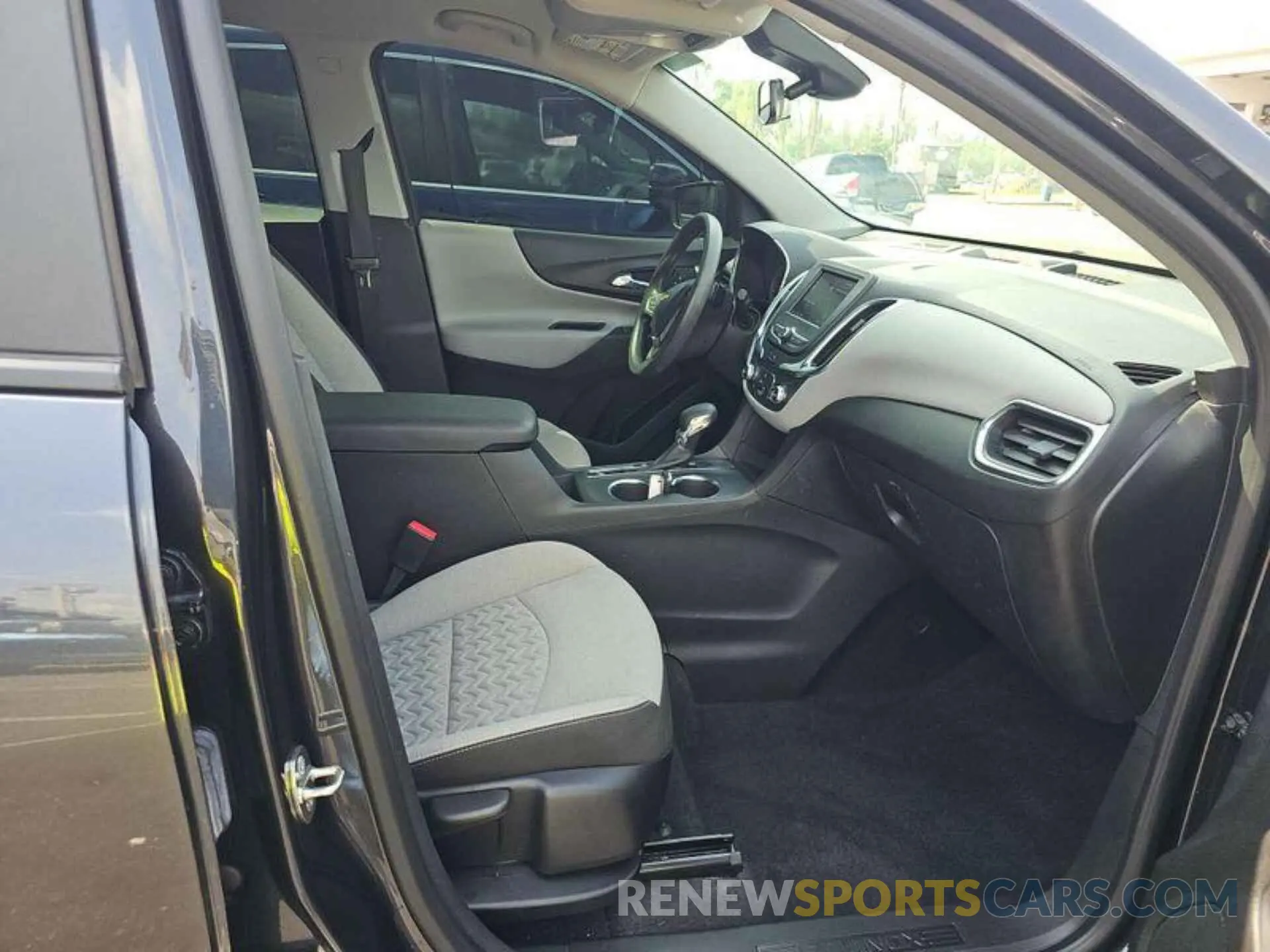 17 Photograph of a damaged car 3GNAXFEV7NS232609 CHEVROLET EQUINOX 2022