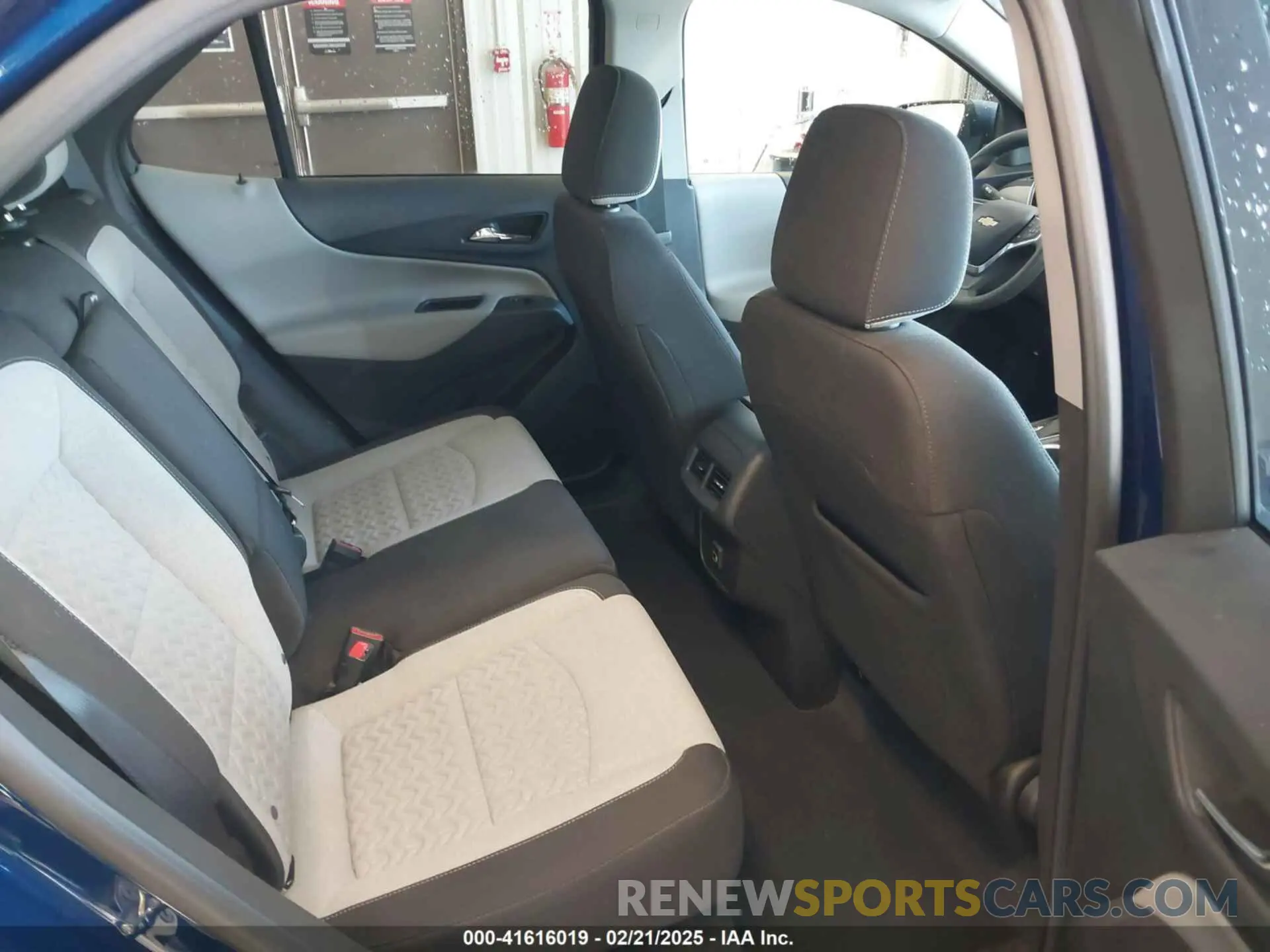 8 Photograph of a damaged car 3GNAXHEV1NS106726 CHEVROLET EQUINOX 2022