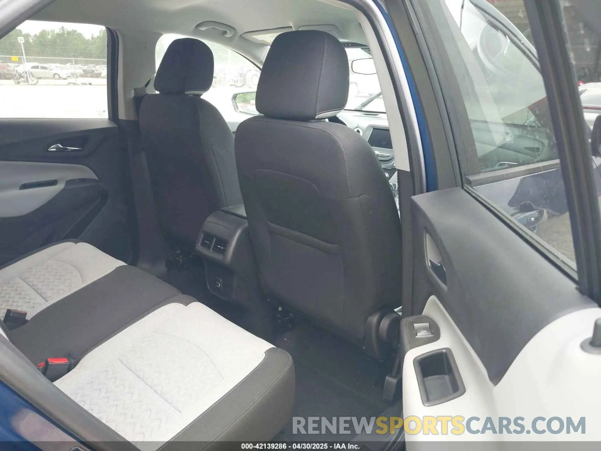 8 Photograph of a damaged car 3GNAXHEV1NS160222 CHEVROLET EQUINOX 2022