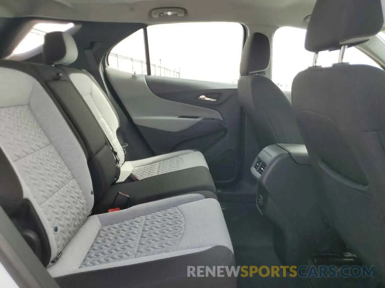 11 Photograph of a damaged car 3GNAXHEV1NS225702 CHEVROLET EQUINOX 2022