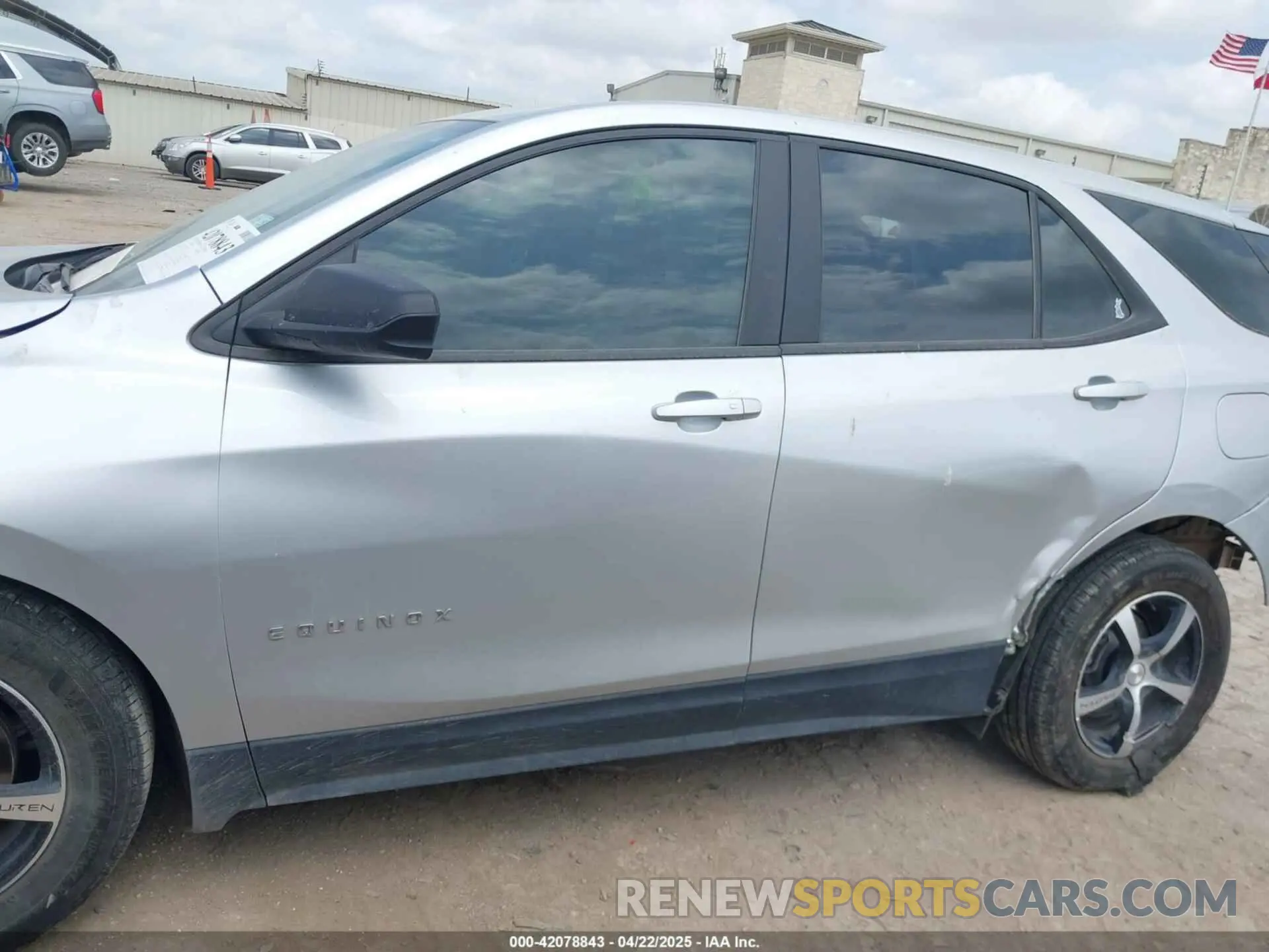 13 Photograph of a damaged car 3GNAXHEV2NS192791 CHEVROLET EQUINOX 2022