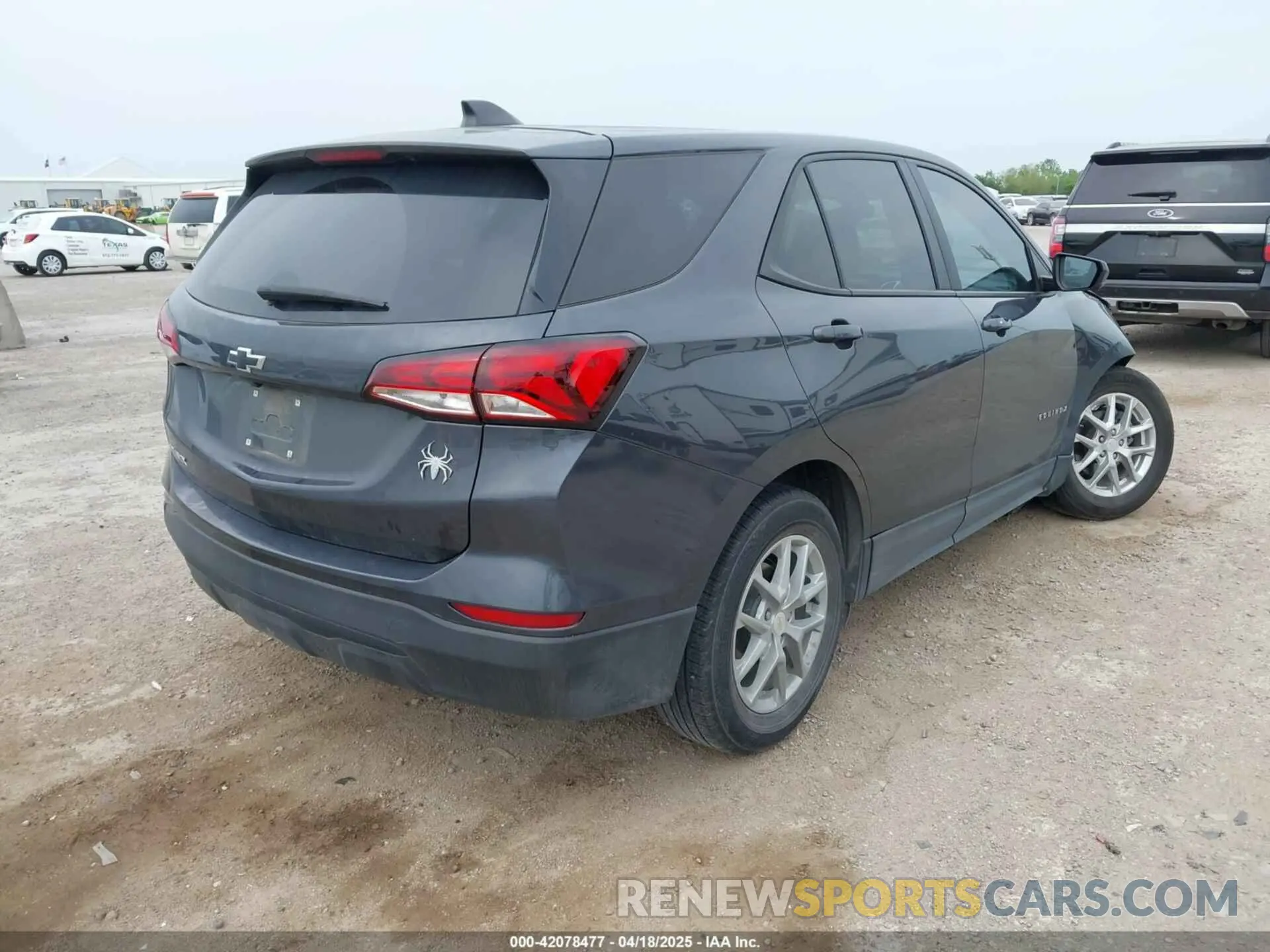 4 Photograph of a damaged car 3GNAXHEV2NS236420 CHEVROLET EQUINOX 2022