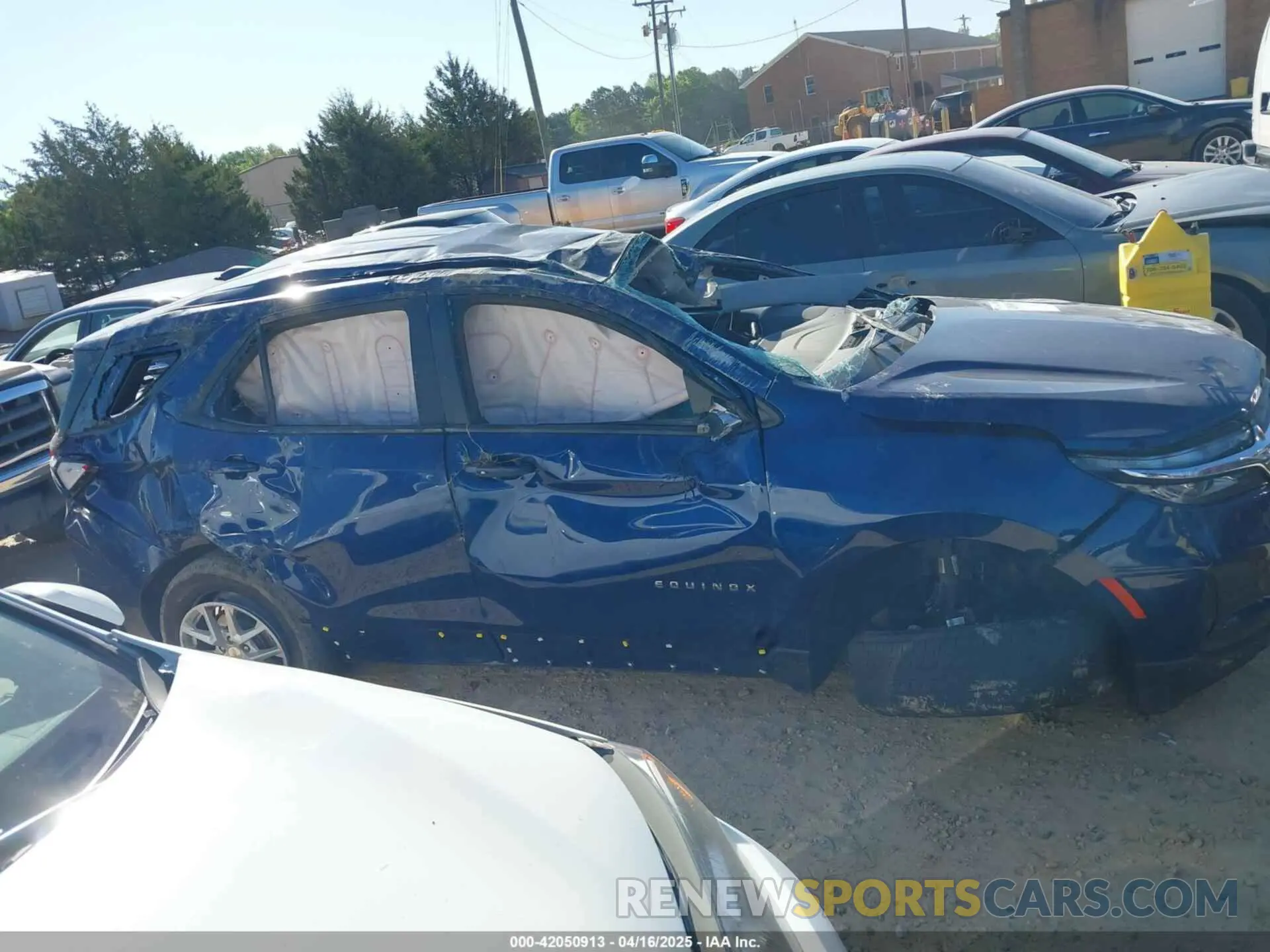 12 Photograph of a damaged car 3GNAXHEV2NS240256 CHEVROLET EQUINOX 2022