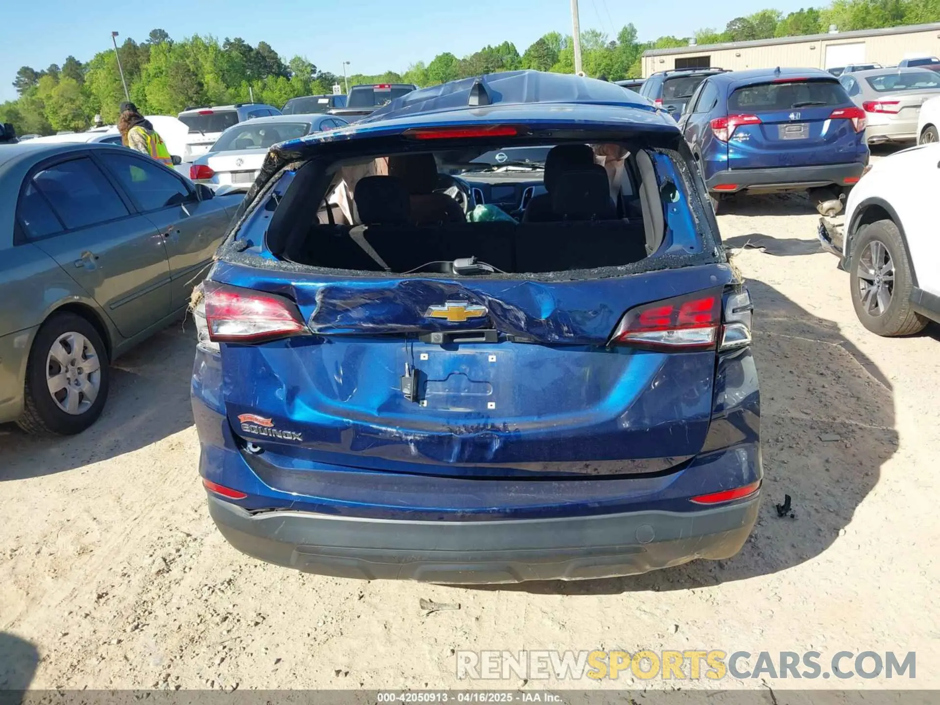 15 Photograph of a damaged car 3GNAXHEV2NS240256 CHEVROLET EQUINOX 2022
