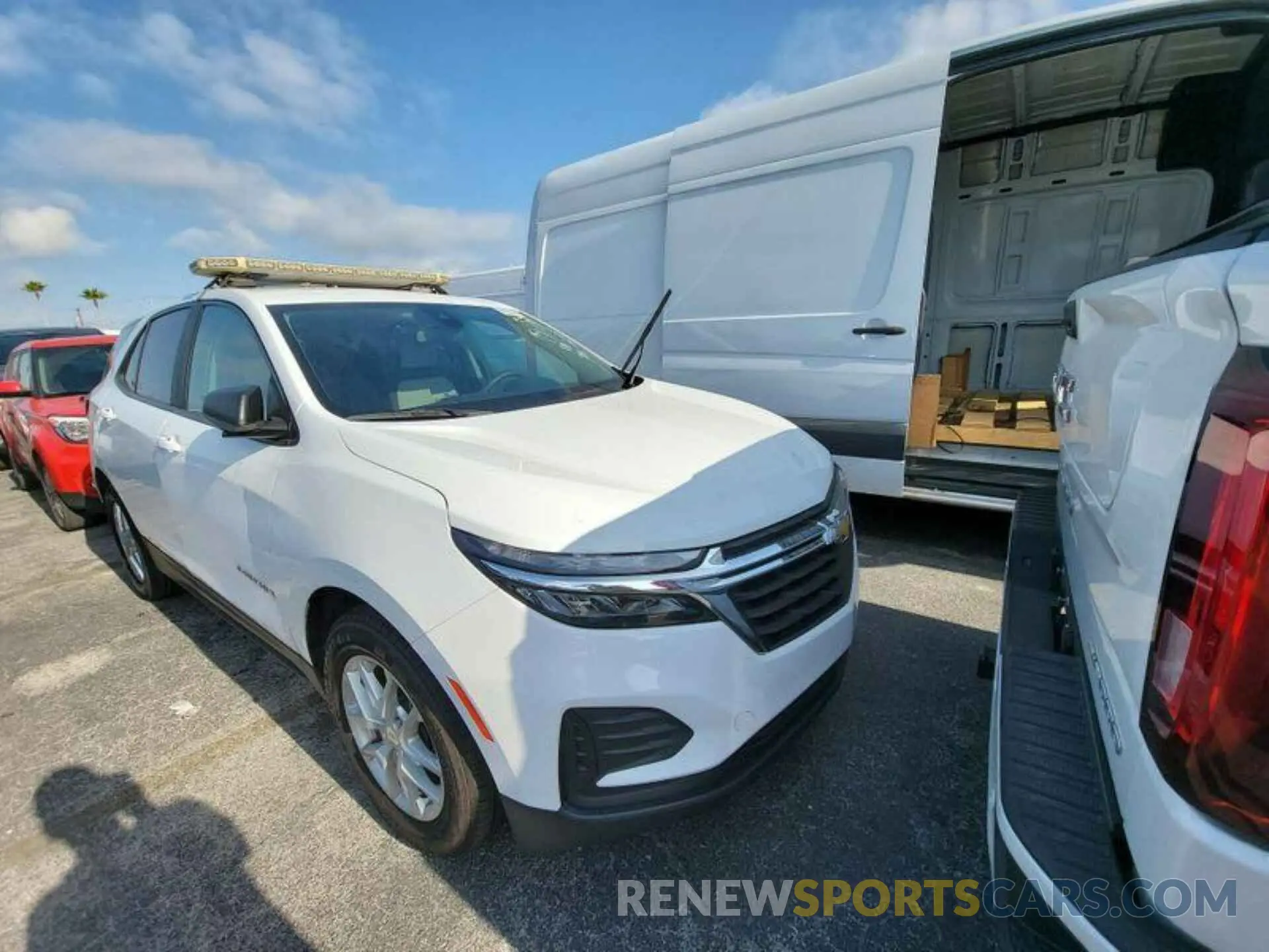 4 Photograph of a damaged car 3GNAXHEV2NS244355 CHEVROLET EQUINOX 2022