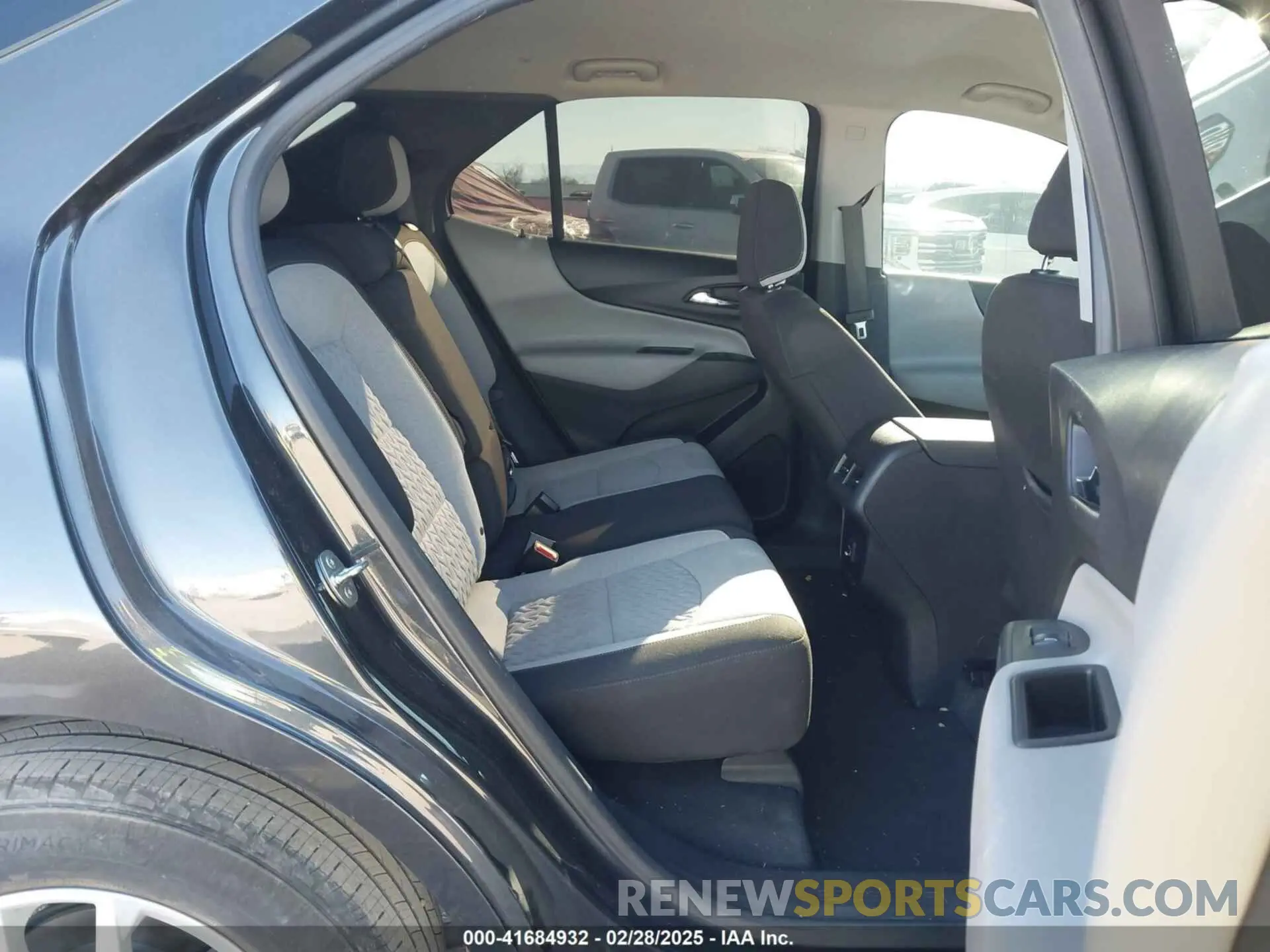8 Photograph of a damaged car 3GNAXHEV3NS167589 CHEVROLET EQUINOX 2022