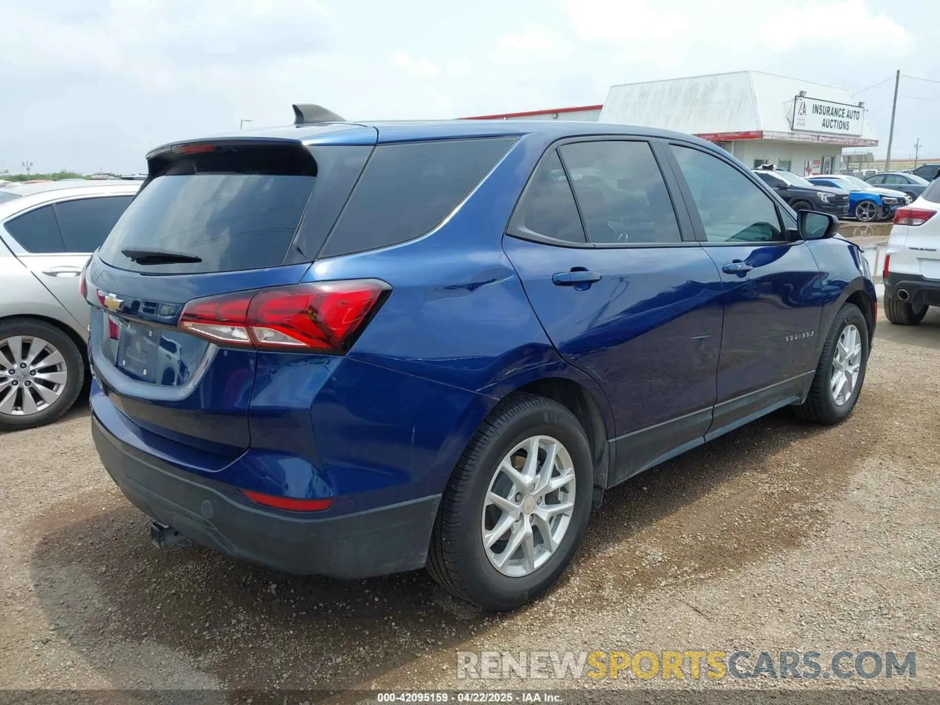 4 Photograph of a damaged car 3GNAXHEV4NS153877 CHEVROLET EQUINOX 2022