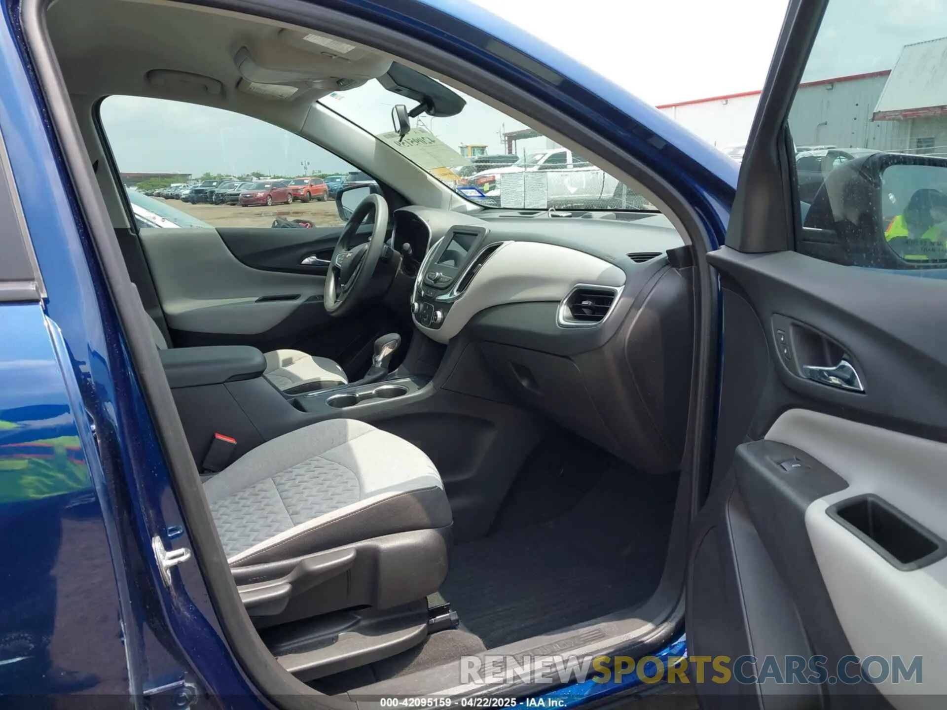 5 Photograph of a damaged car 3GNAXHEV4NS153877 CHEVROLET EQUINOX 2022