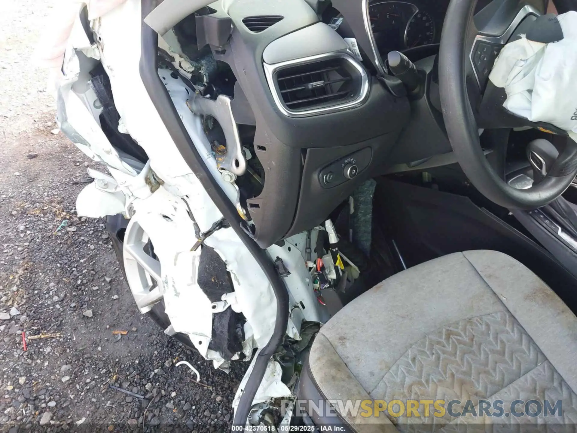 17 Photograph of a damaged car 3GNAXHEV4NS155080 CHEVROLET EQUINOX 2022