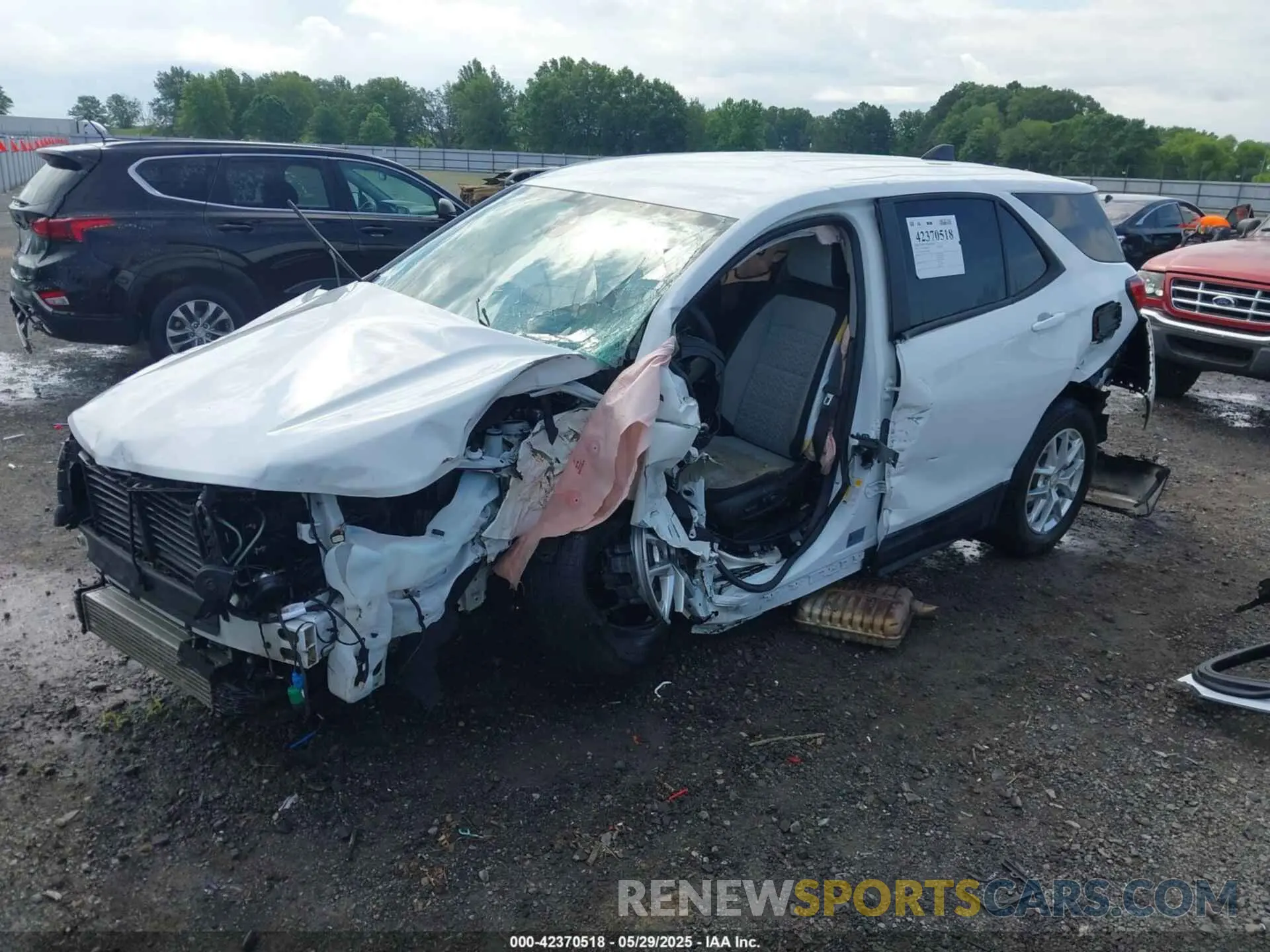 2 Photograph of a damaged car 3GNAXHEV4NS155080 CHEVROLET EQUINOX 2022