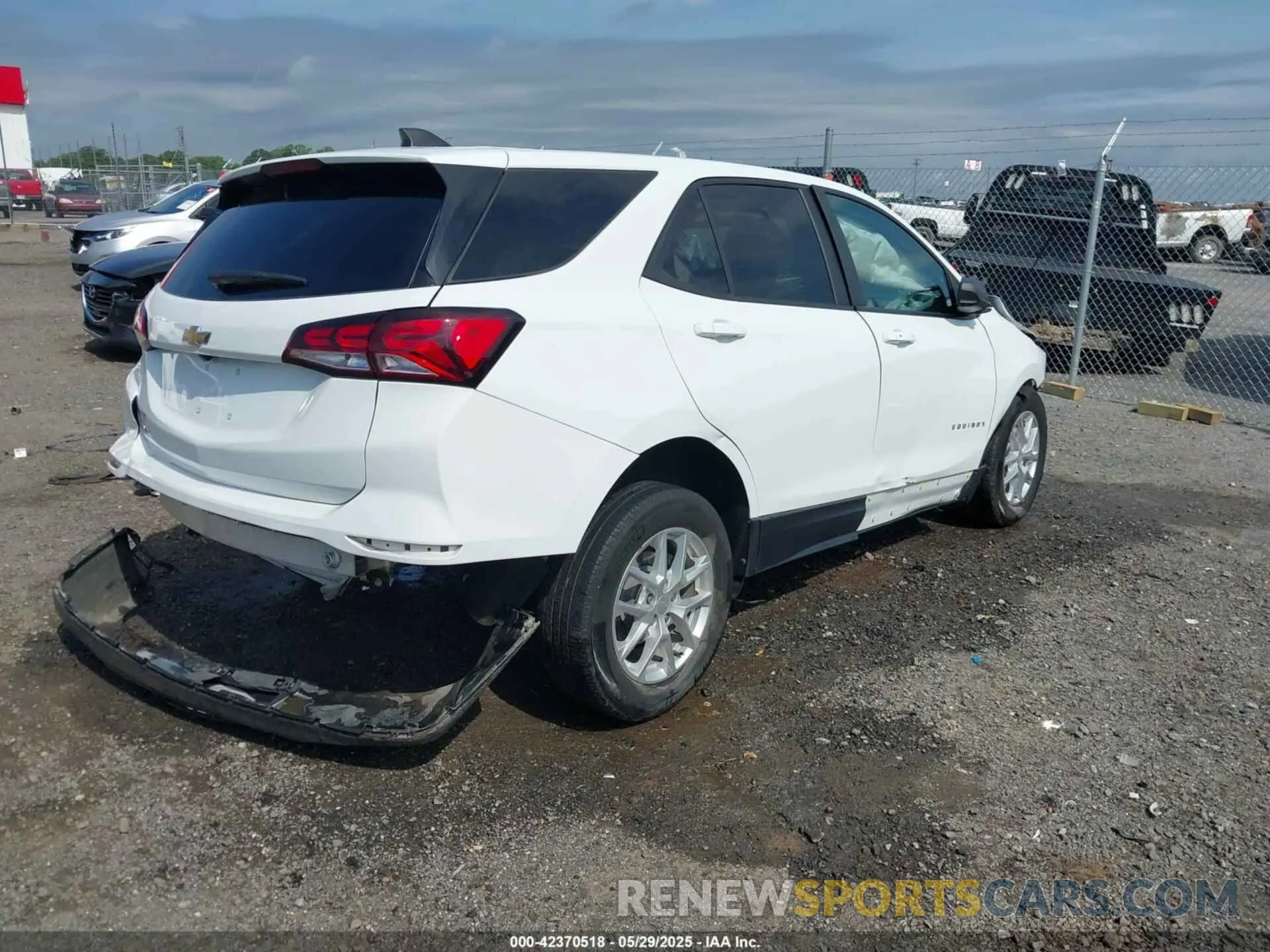 4 Photograph of a damaged car 3GNAXHEV4NS155080 CHEVROLET EQUINOX 2022