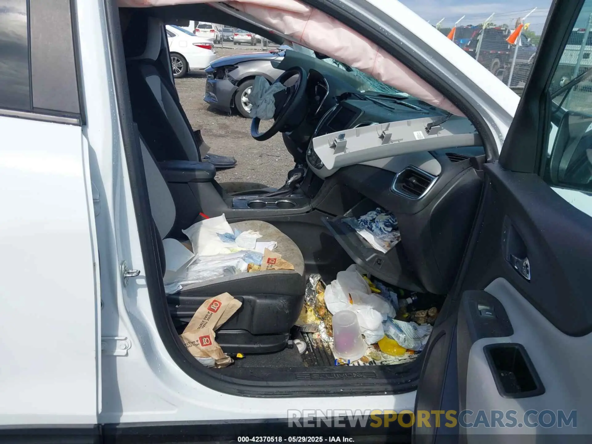 5 Photograph of a damaged car 3GNAXHEV4NS155080 CHEVROLET EQUINOX 2022