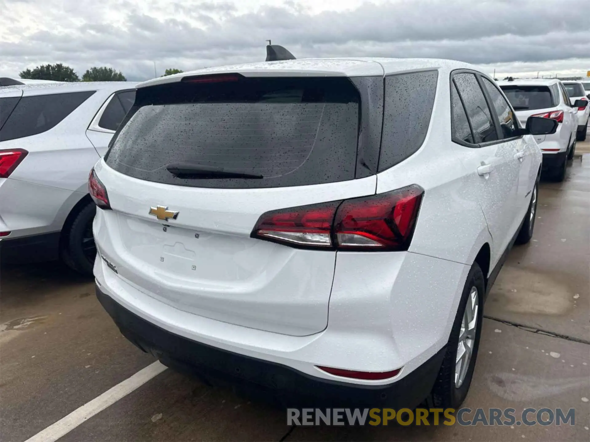 10 Photograph of a damaged car 3GNAXHEV4NS158898 CHEVROLET EQUINOX 2022