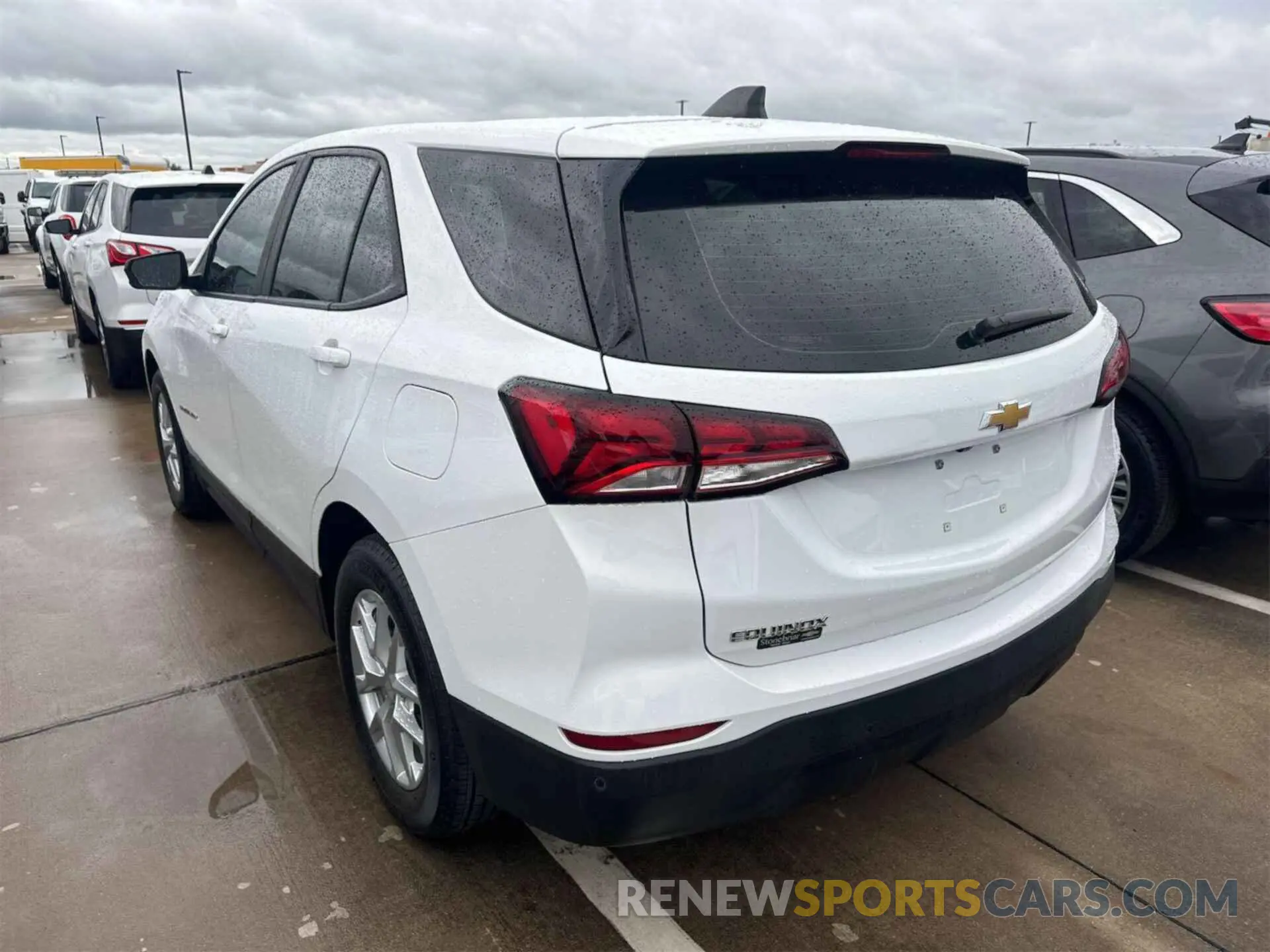 8 Photograph of a damaged car 3GNAXHEV4NS158898 CHEVROLET EQUINOX 2022