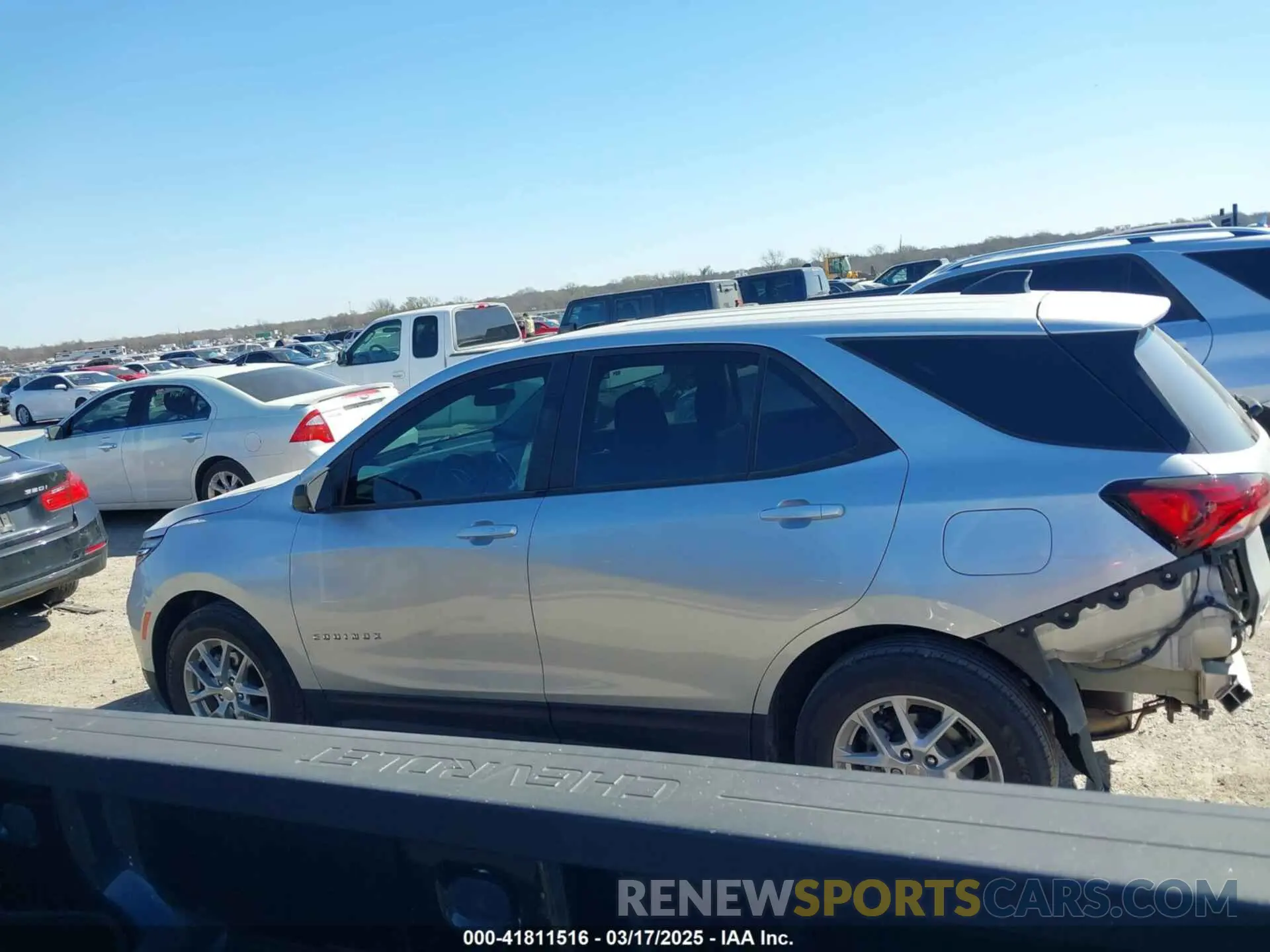 15 Photograph of a damaged car 3GNAXHEV4NS191691 CHEVROLET EQUINOX 2022