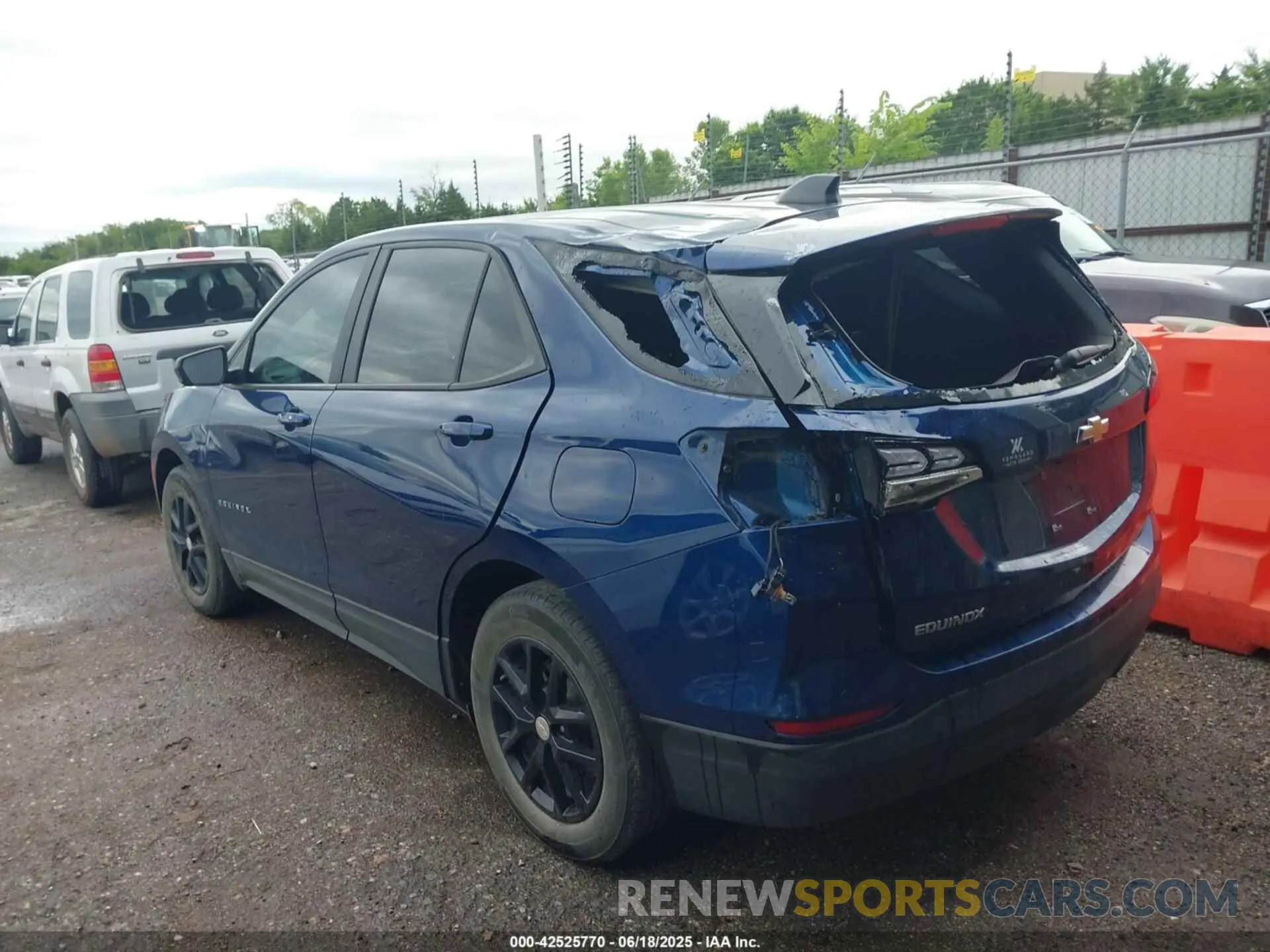 3 Photograph of a damaged car 3GNAXHEV4NS207341 CHEVROLET EQUINOX 2022
